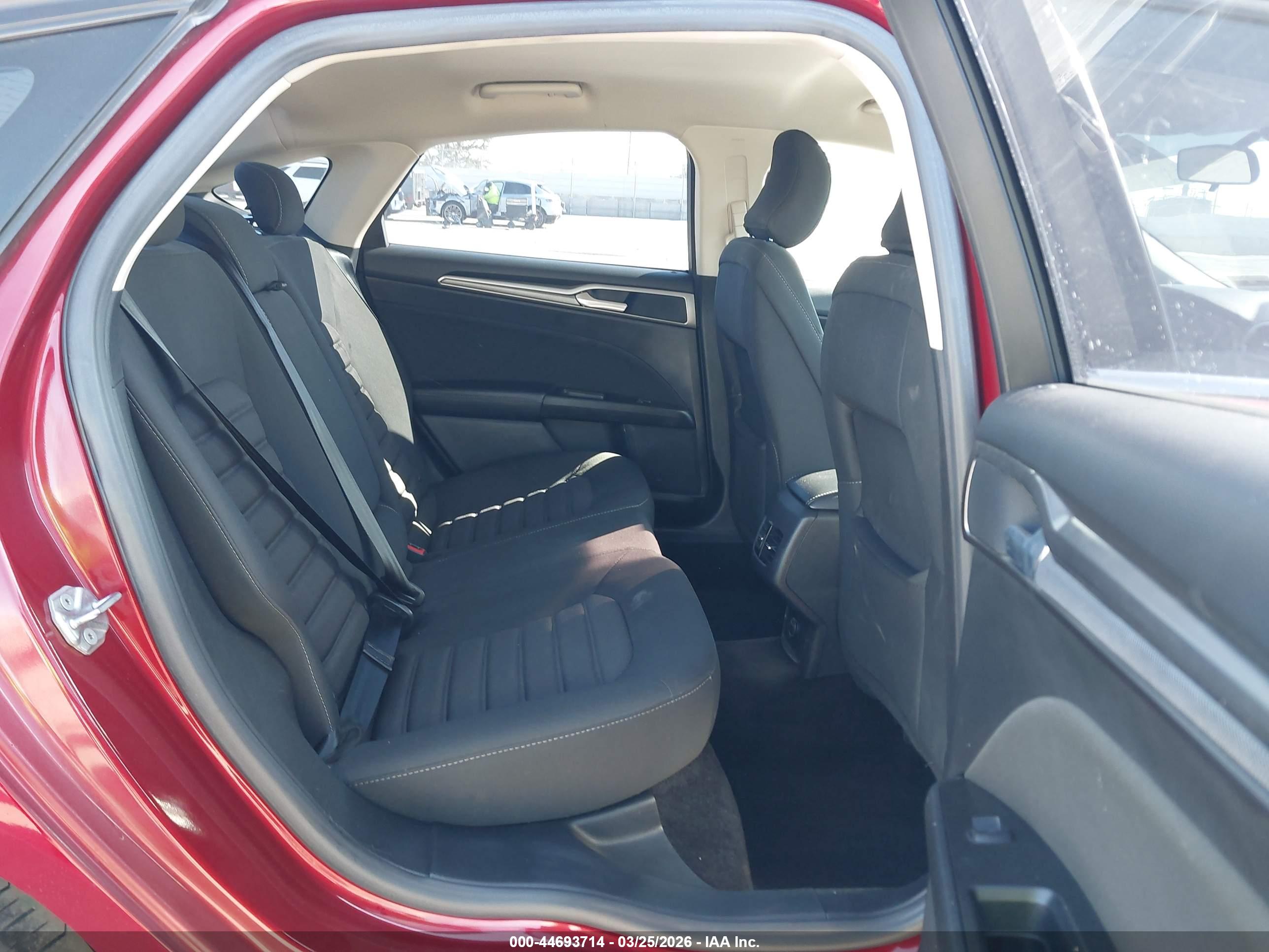 FORD FUSION image 8
