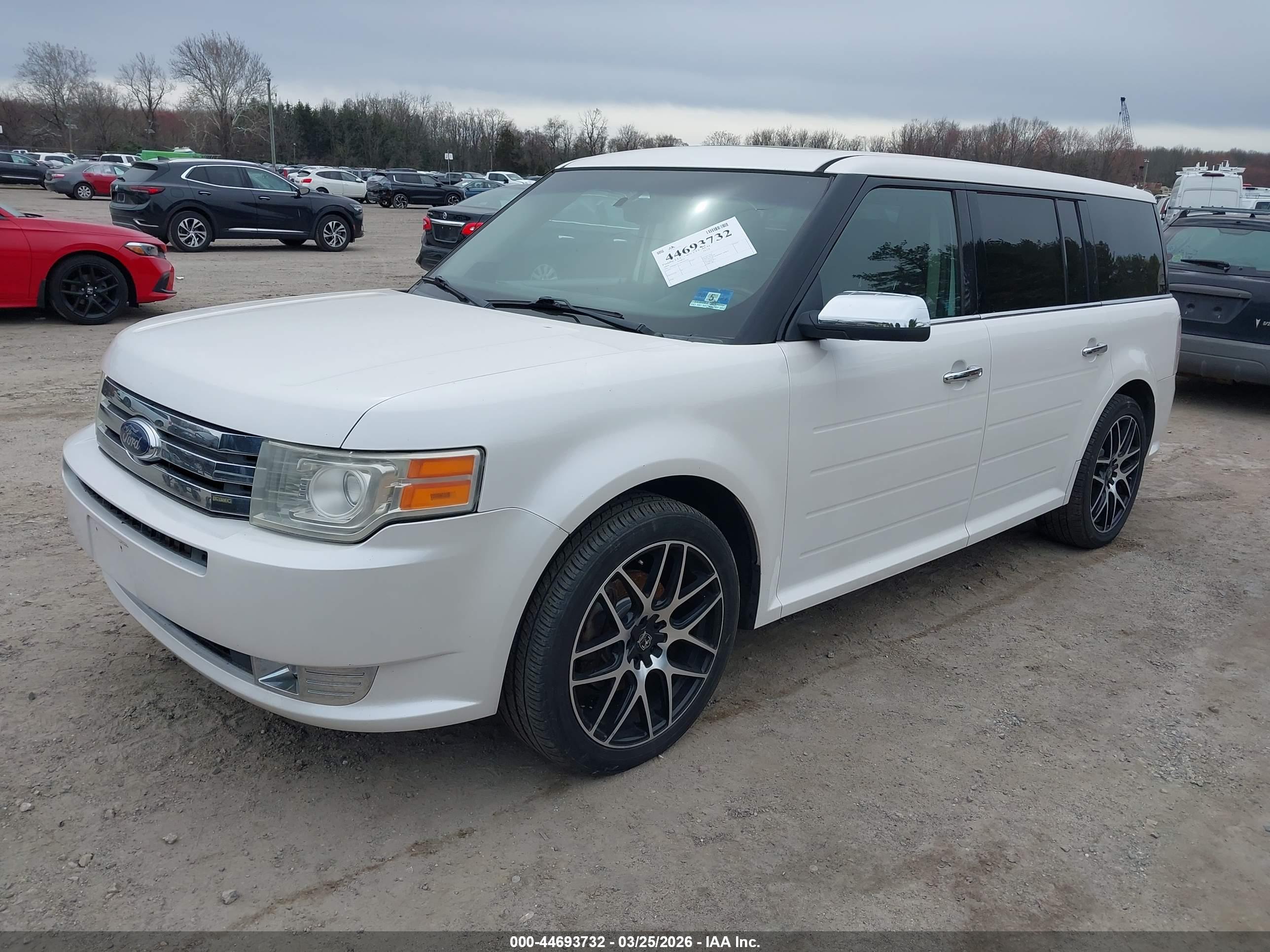 FORD FLEX image 2