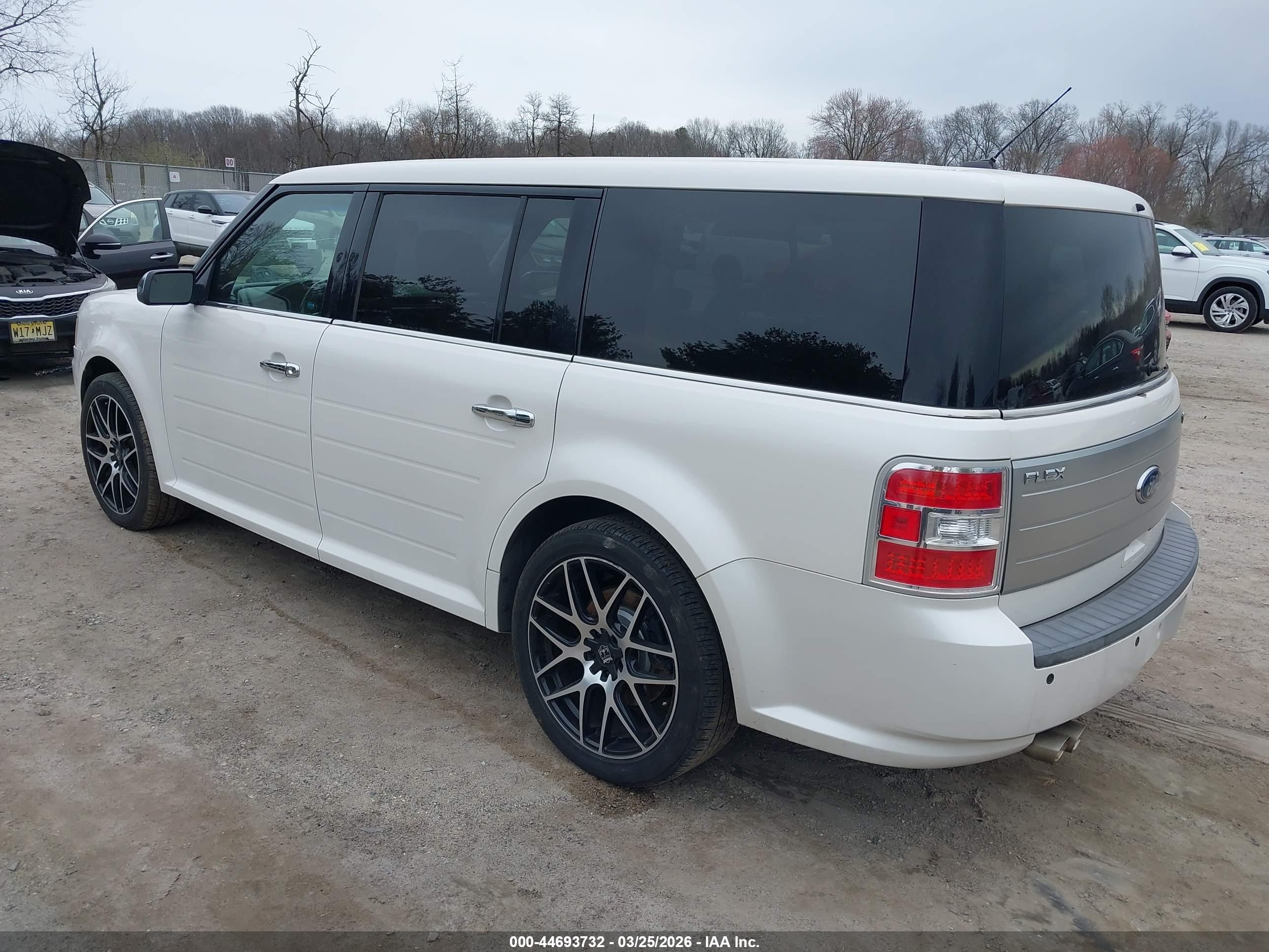 FORD FLEX image 3
