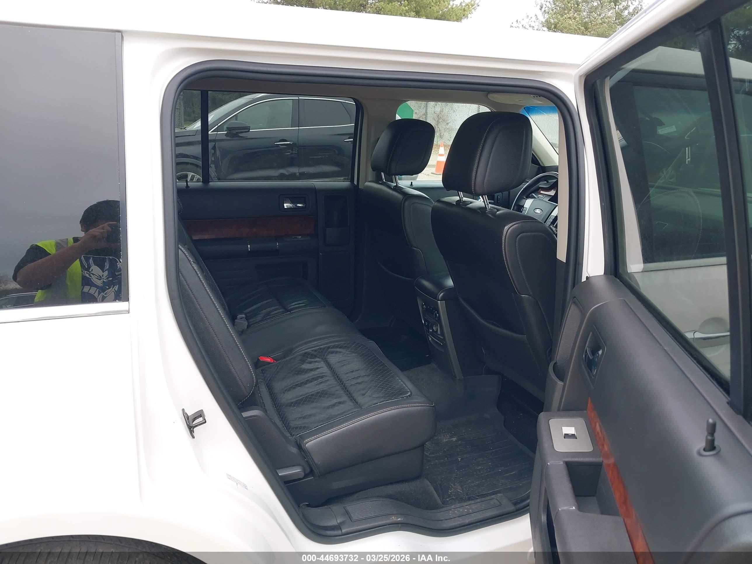 FORD FLEX image 8