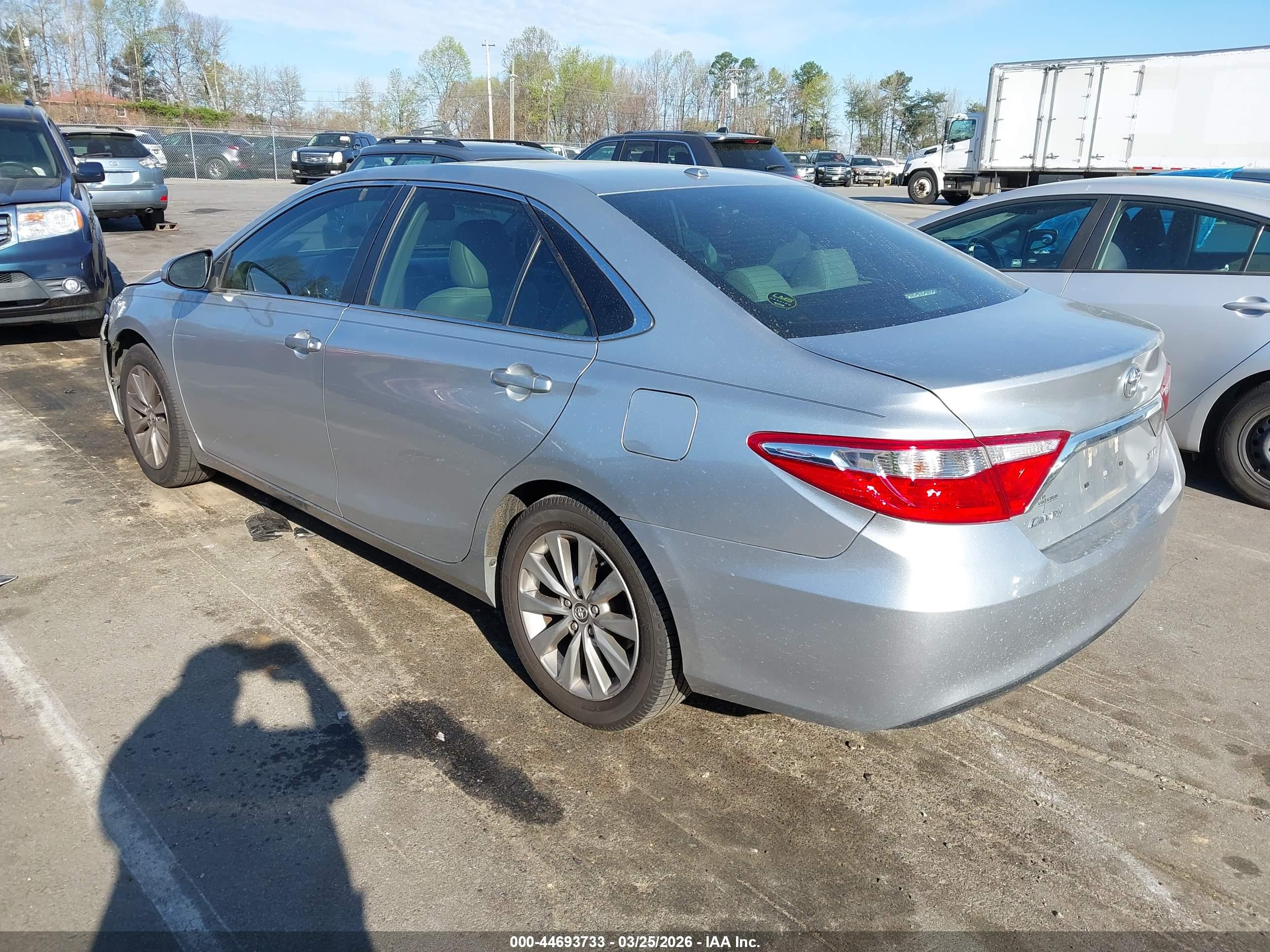 TOYOTA CAMRY image 3