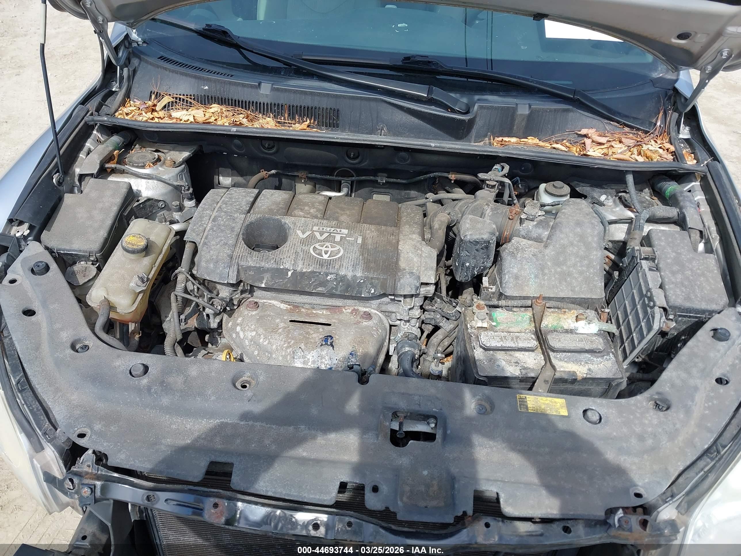 TOYOTA RAV4 image 10