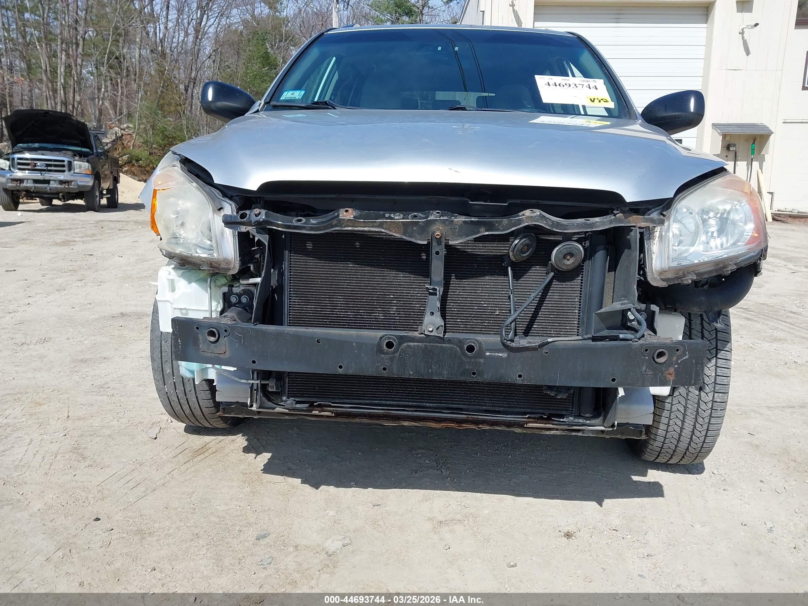 TOYOTA RAV4 image 6