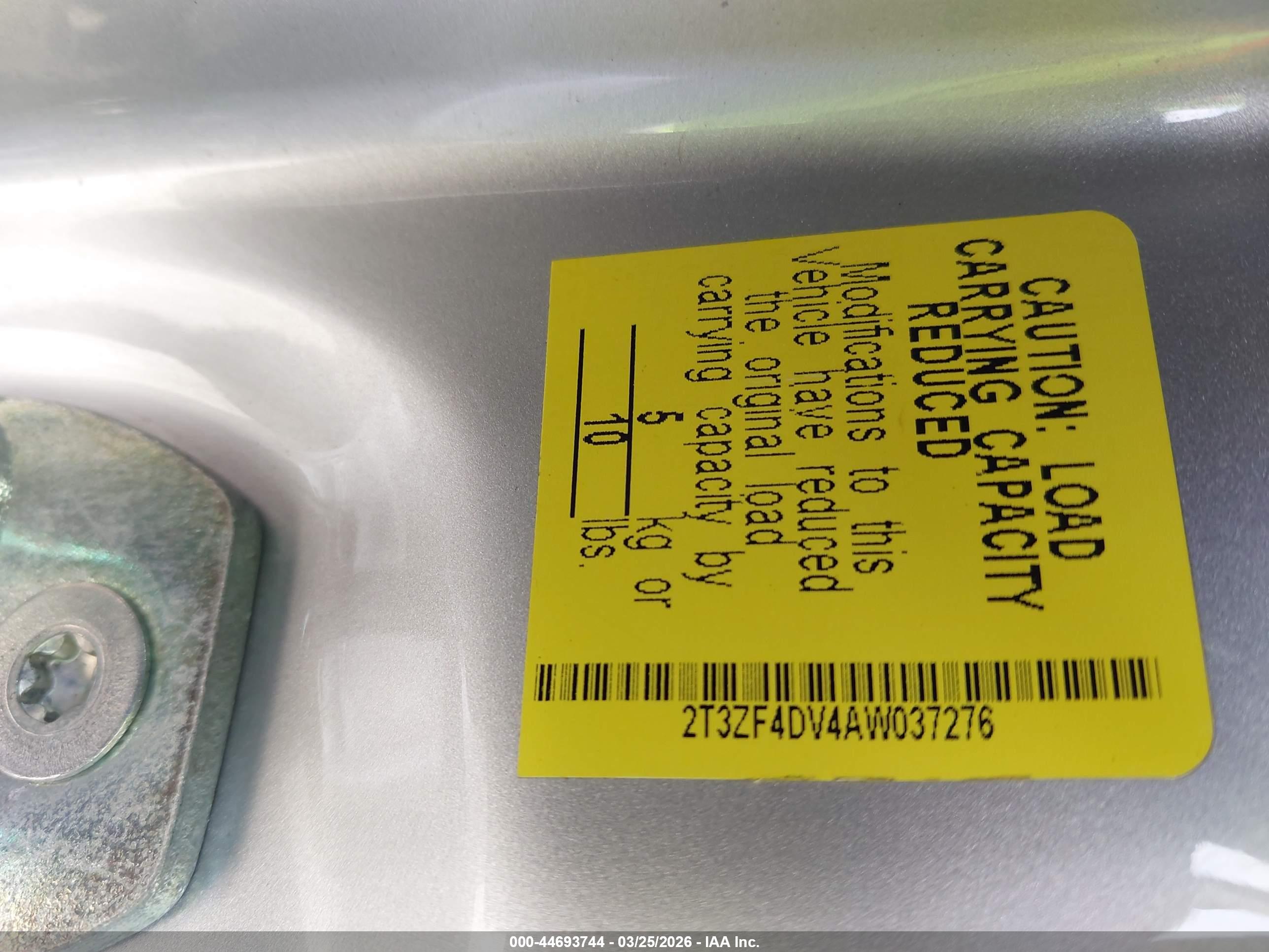 TOYOTA RAV4 image 9