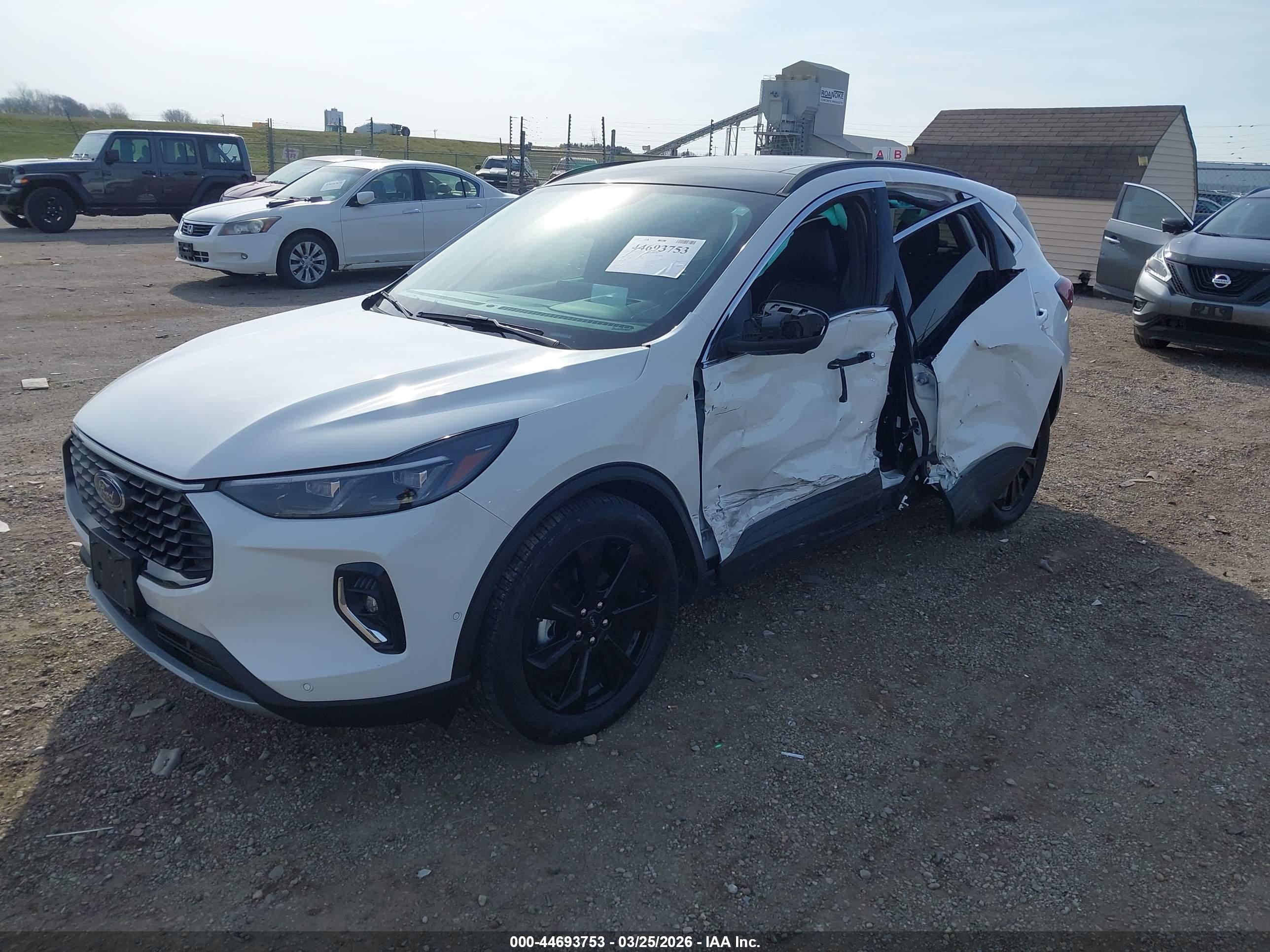 FORD ESCAPE image 2
