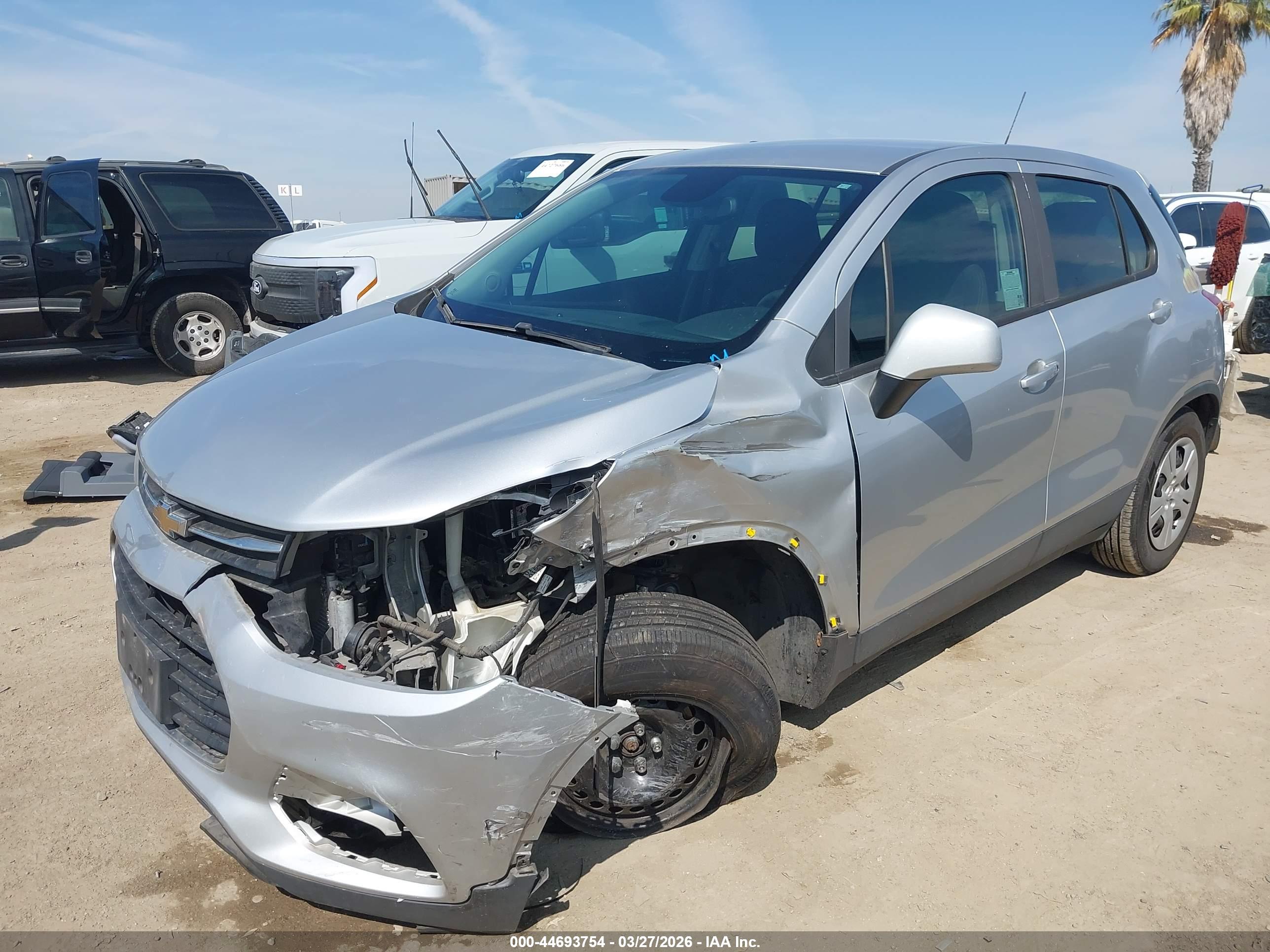 CHEVROLET TRAX image 2