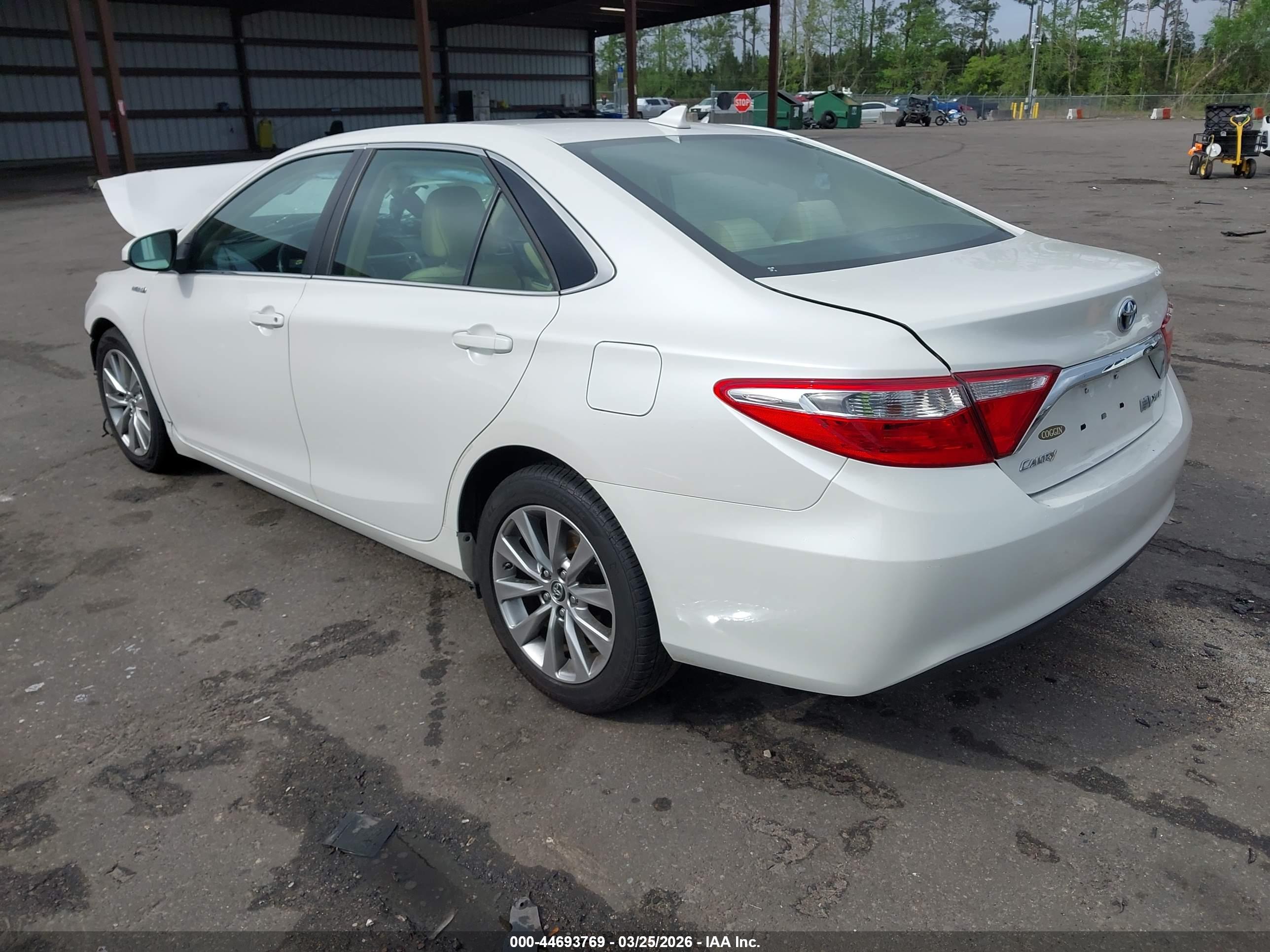 TOYOTA CAMRY image 3