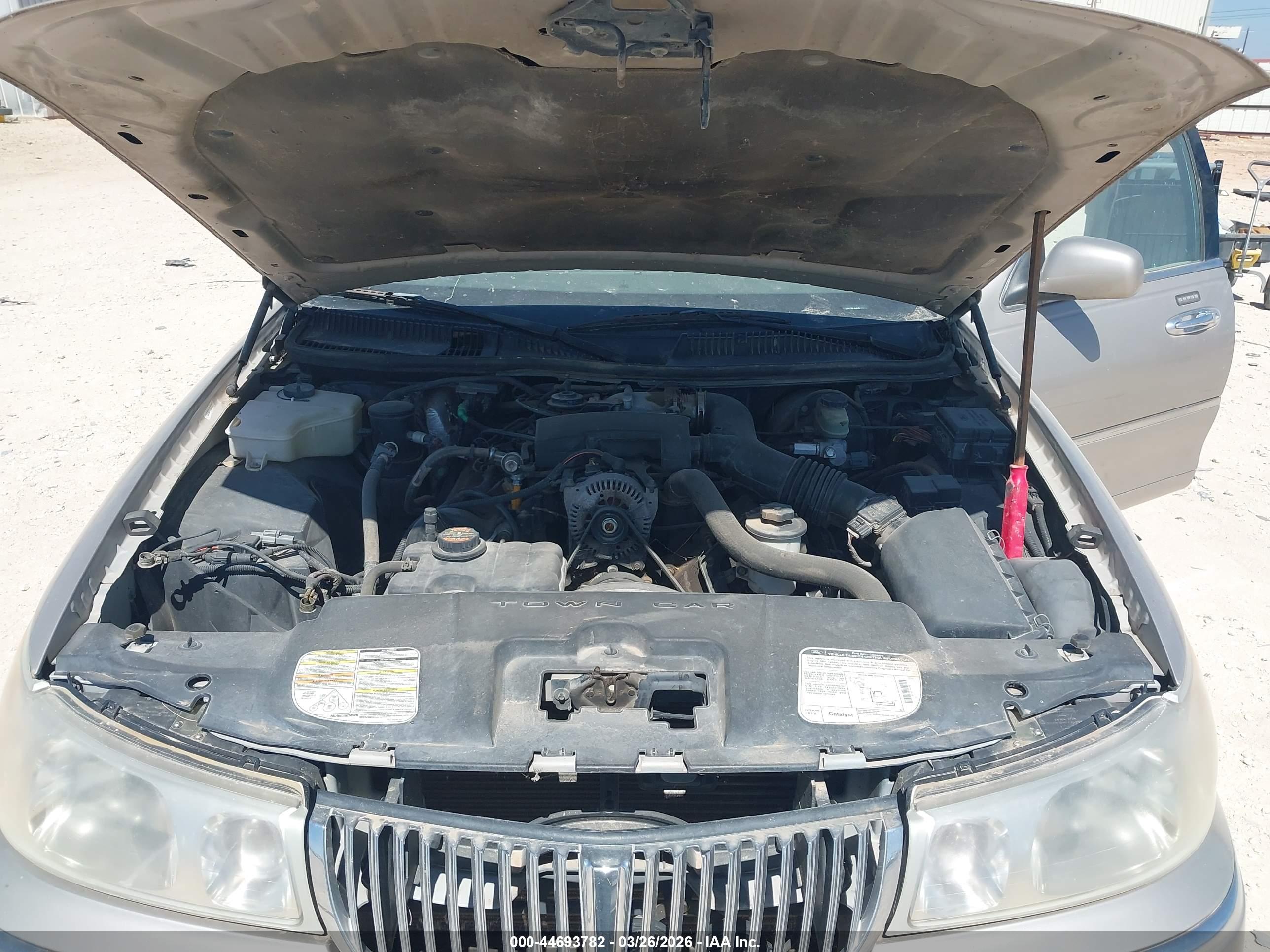 LINCOLN TOWN image 10