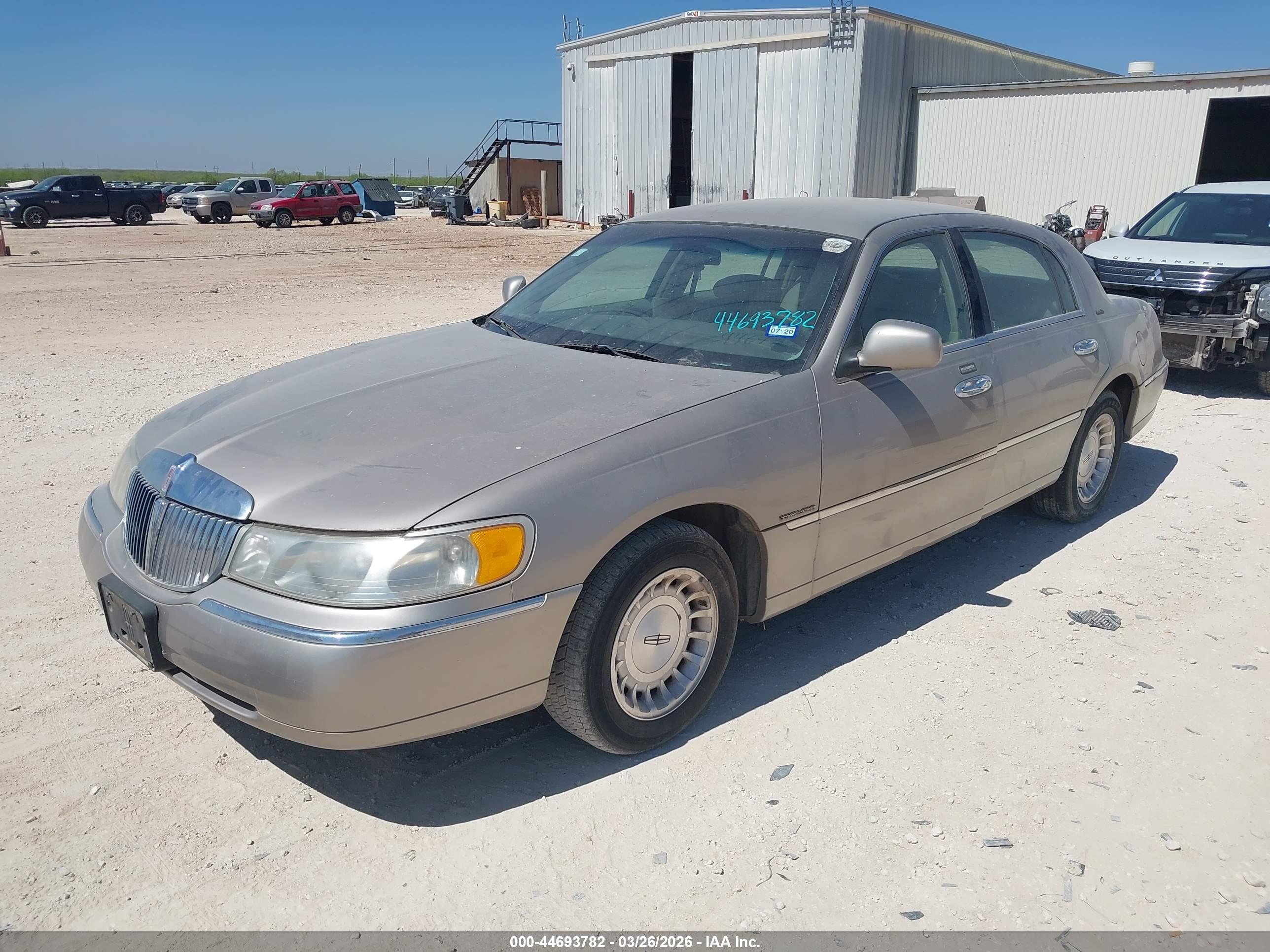 LINCOLN TOWN image 2
