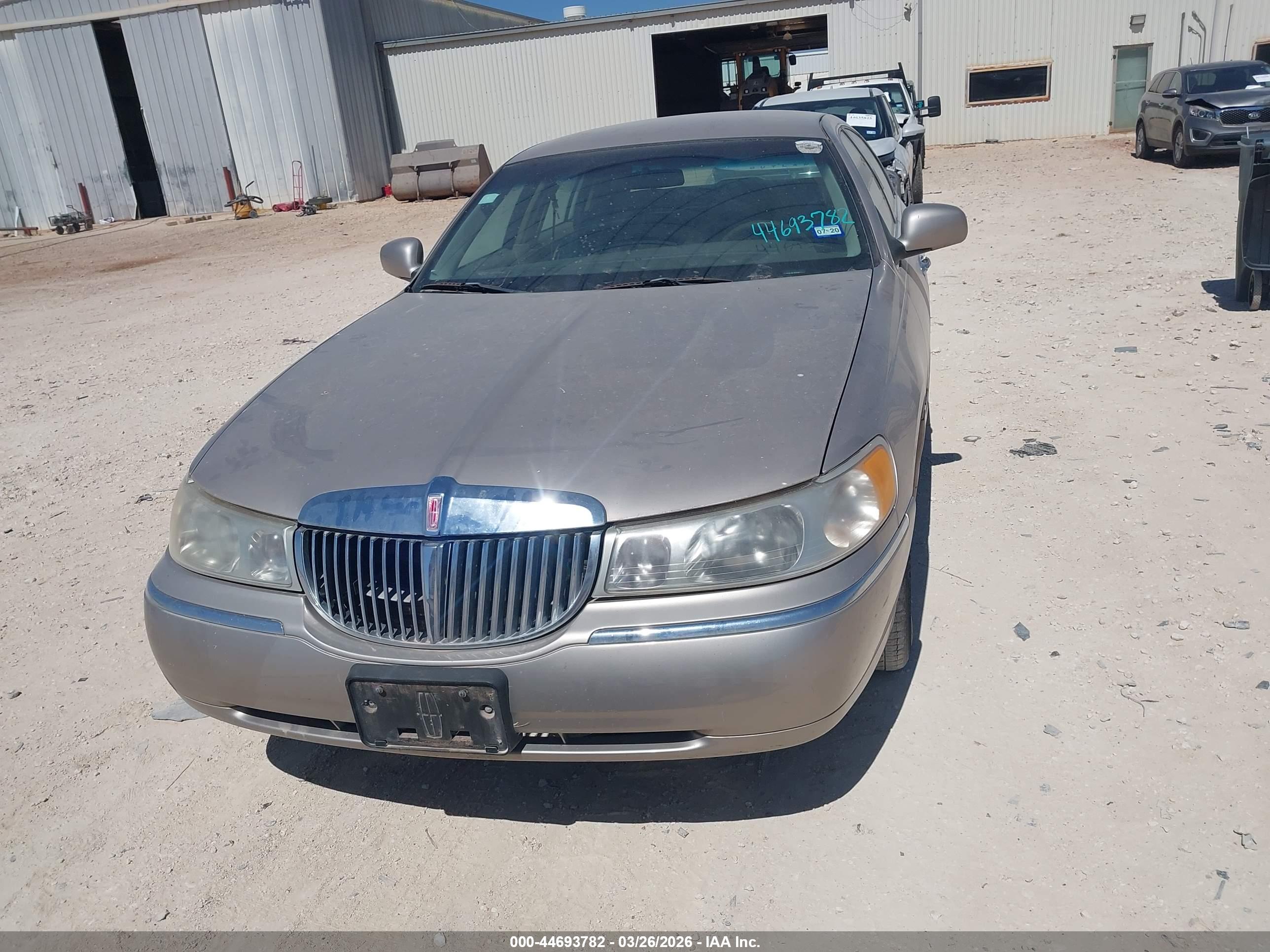LINCOLN TOWN image 6