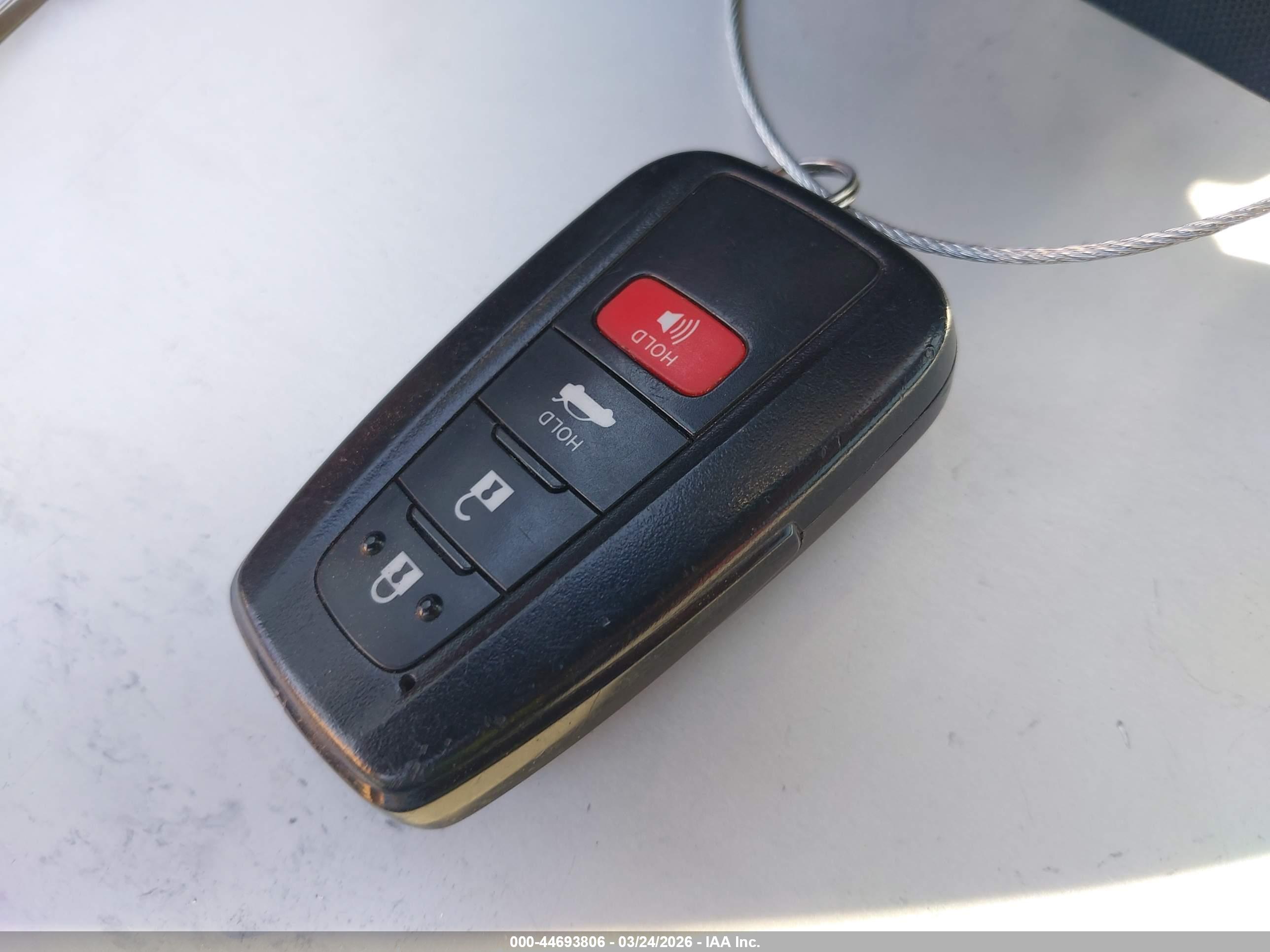 TOYOTA CAMRY image 11