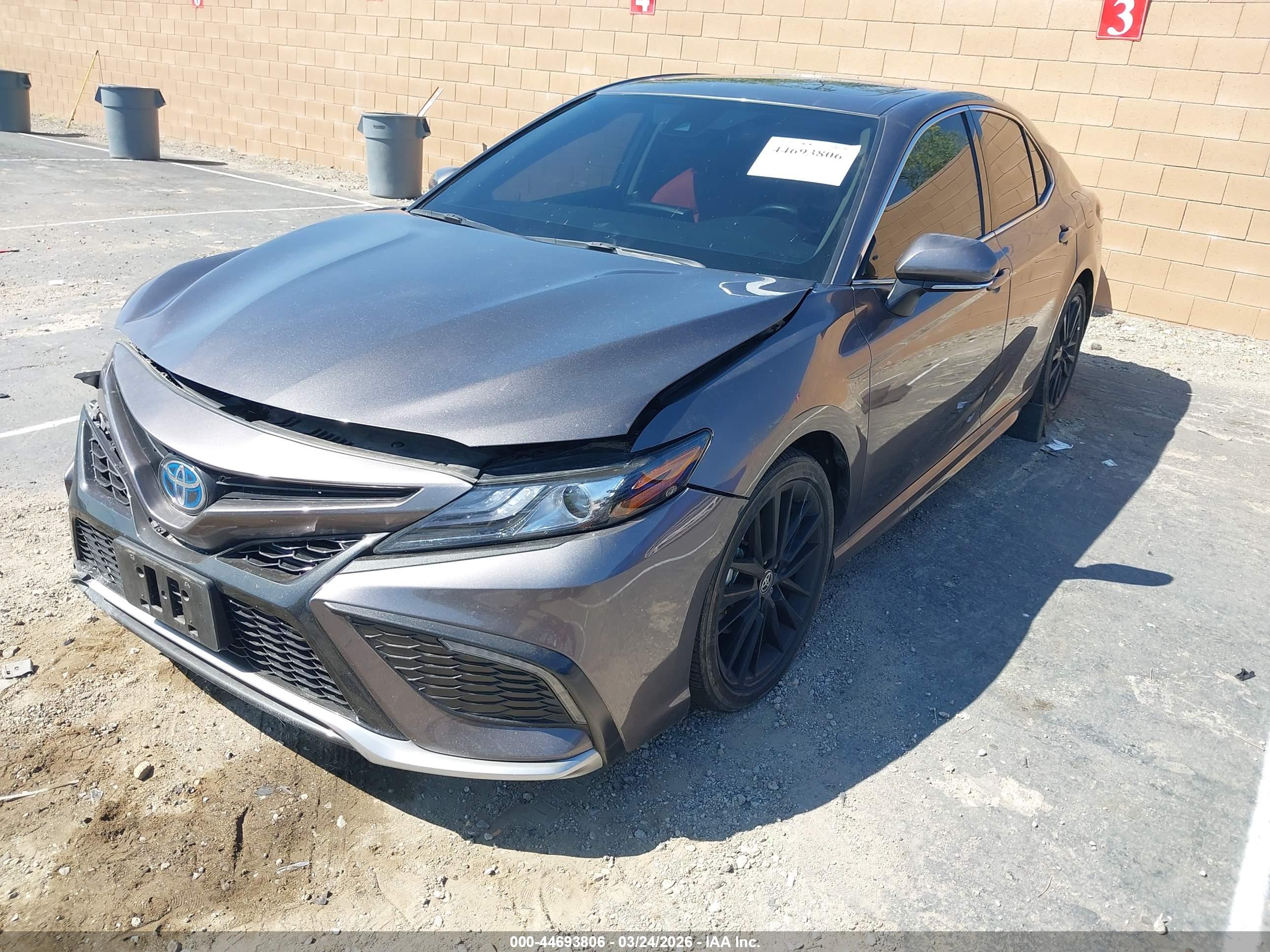 TOYOTA CAMRY image 2