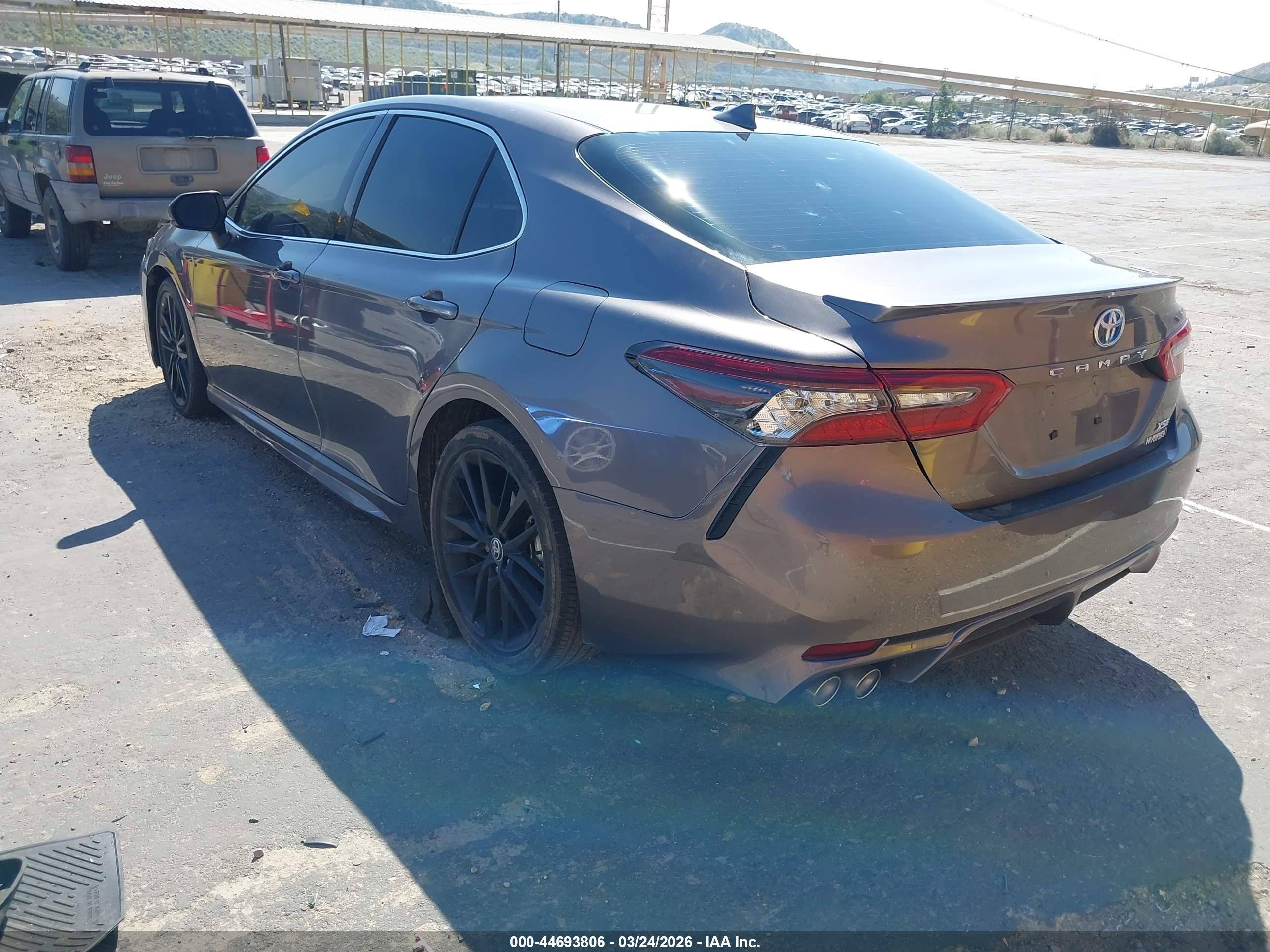TOYOTA CAMRY image 3