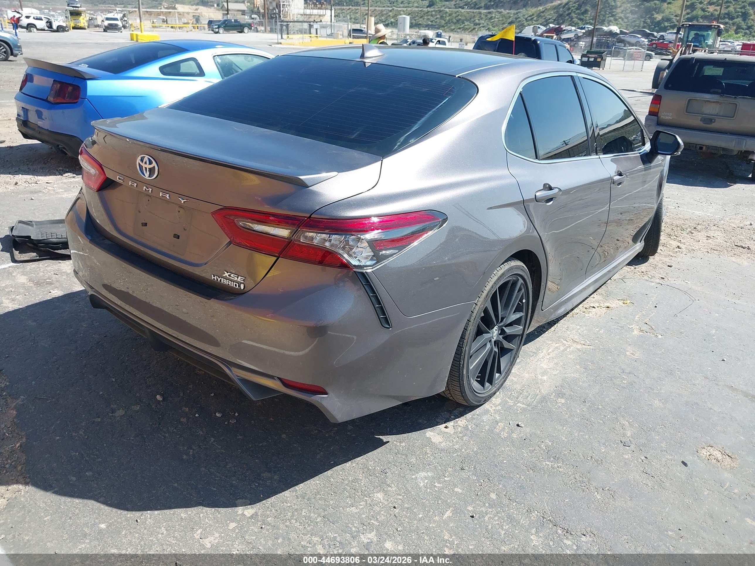TOYOTA CAMRY image 4