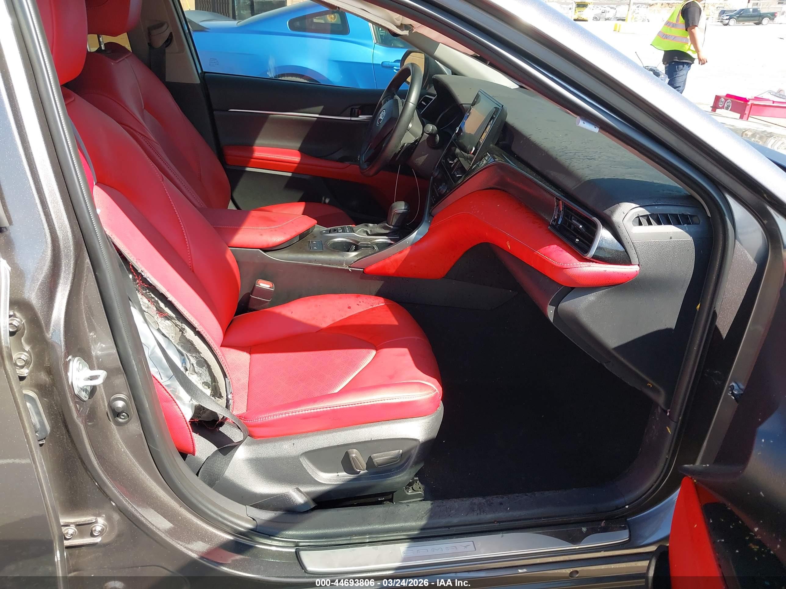 TOYOTA CAMRY image 5
