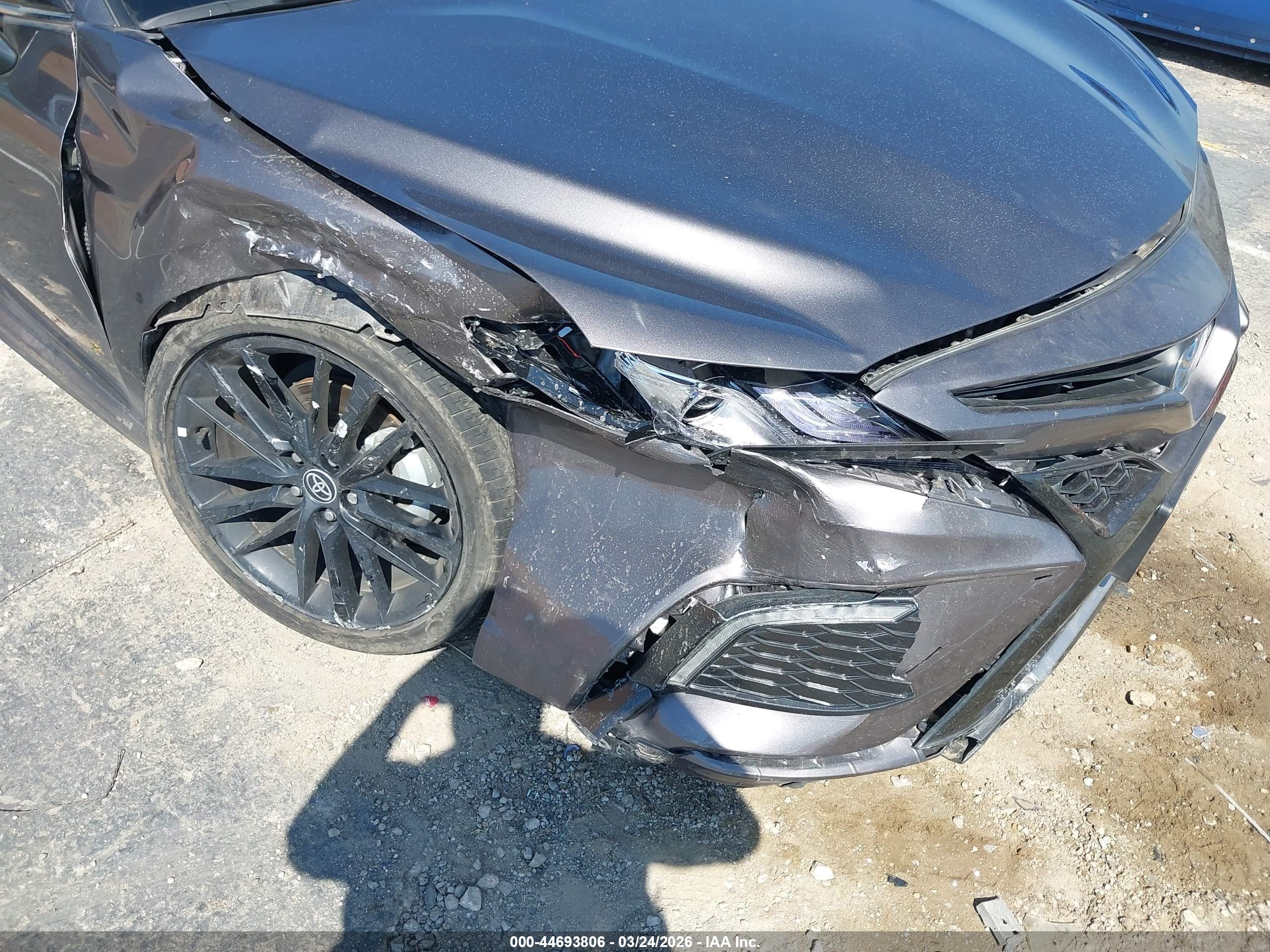 TOYOTA CAMRY image 6