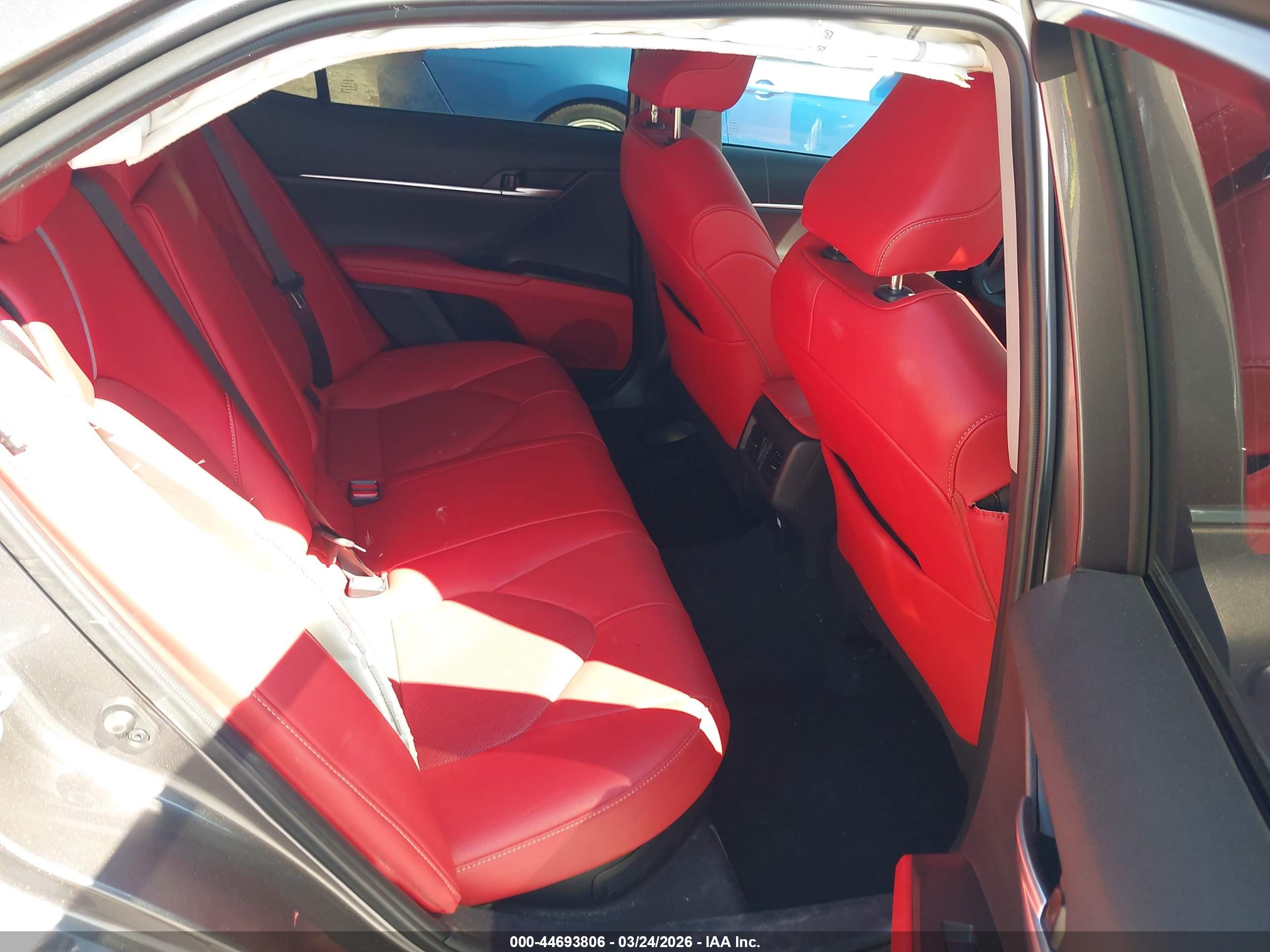 TOYOTA CAMRY image 8