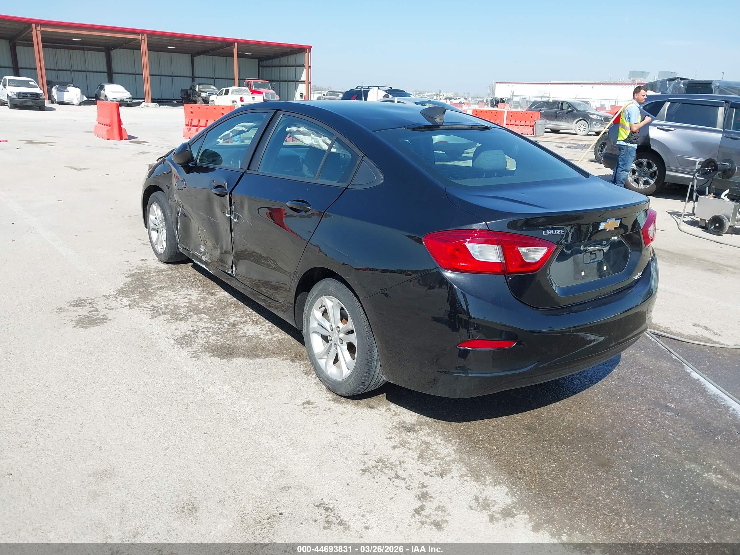 CHEVROLET CRUZE image 3