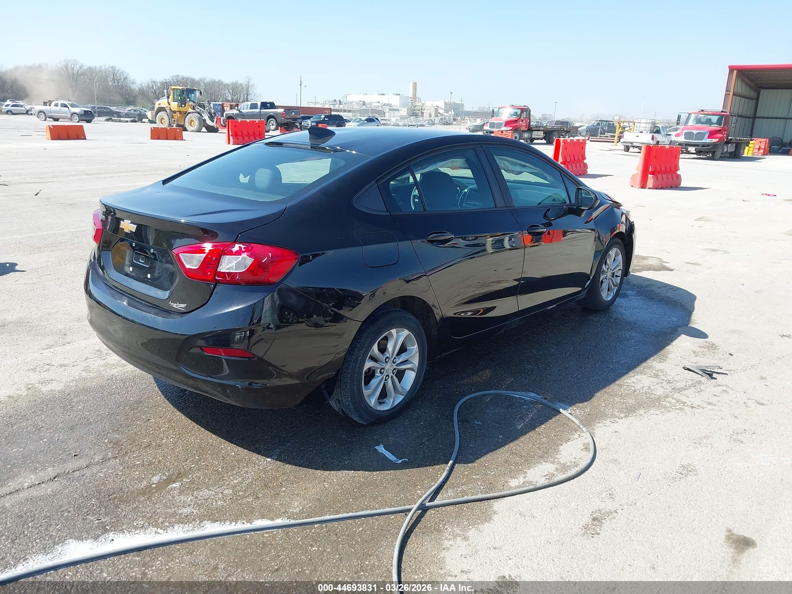 CHEVROLET CRUZE image 4