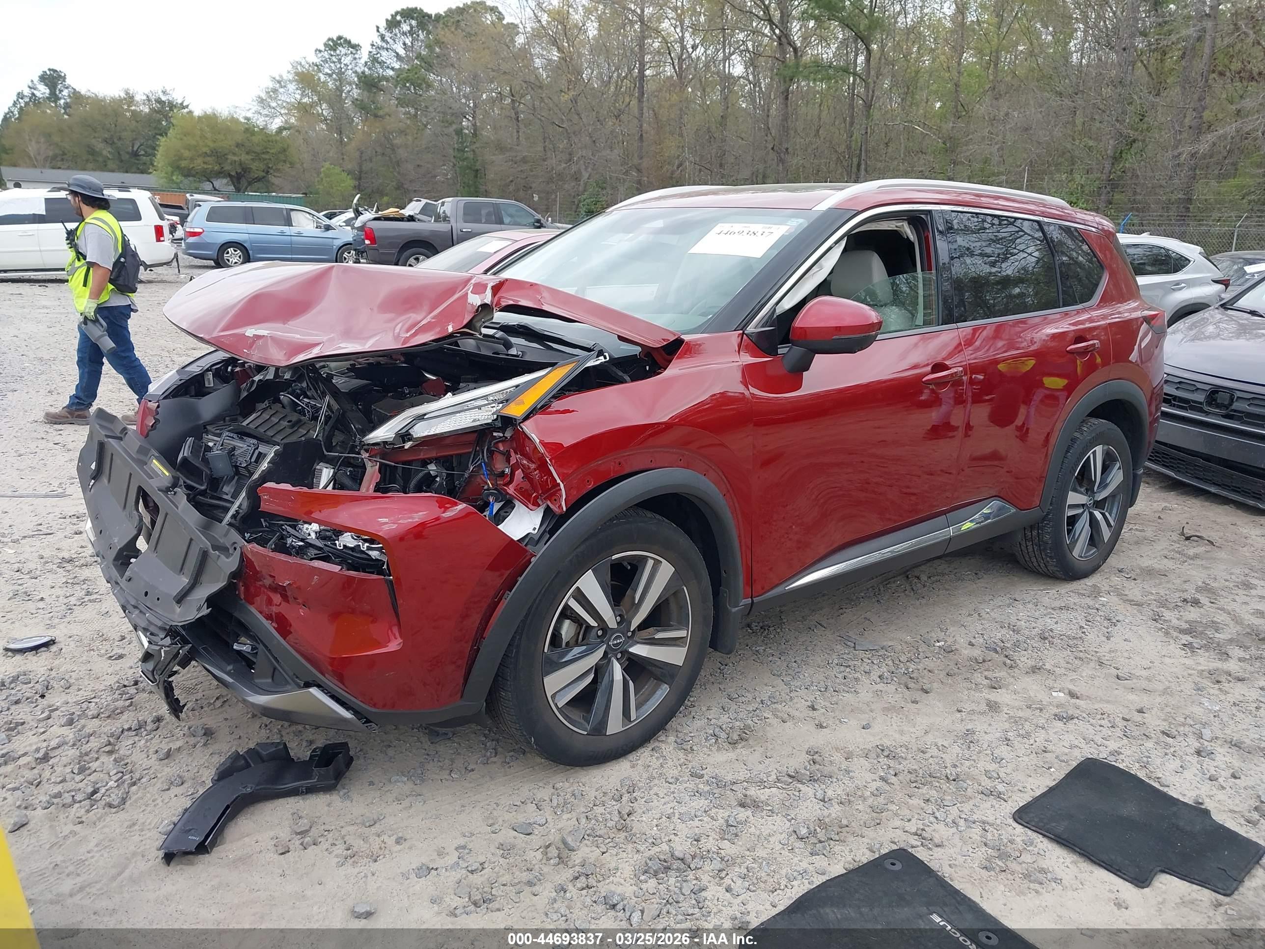 NISSAN ROGUE image 2