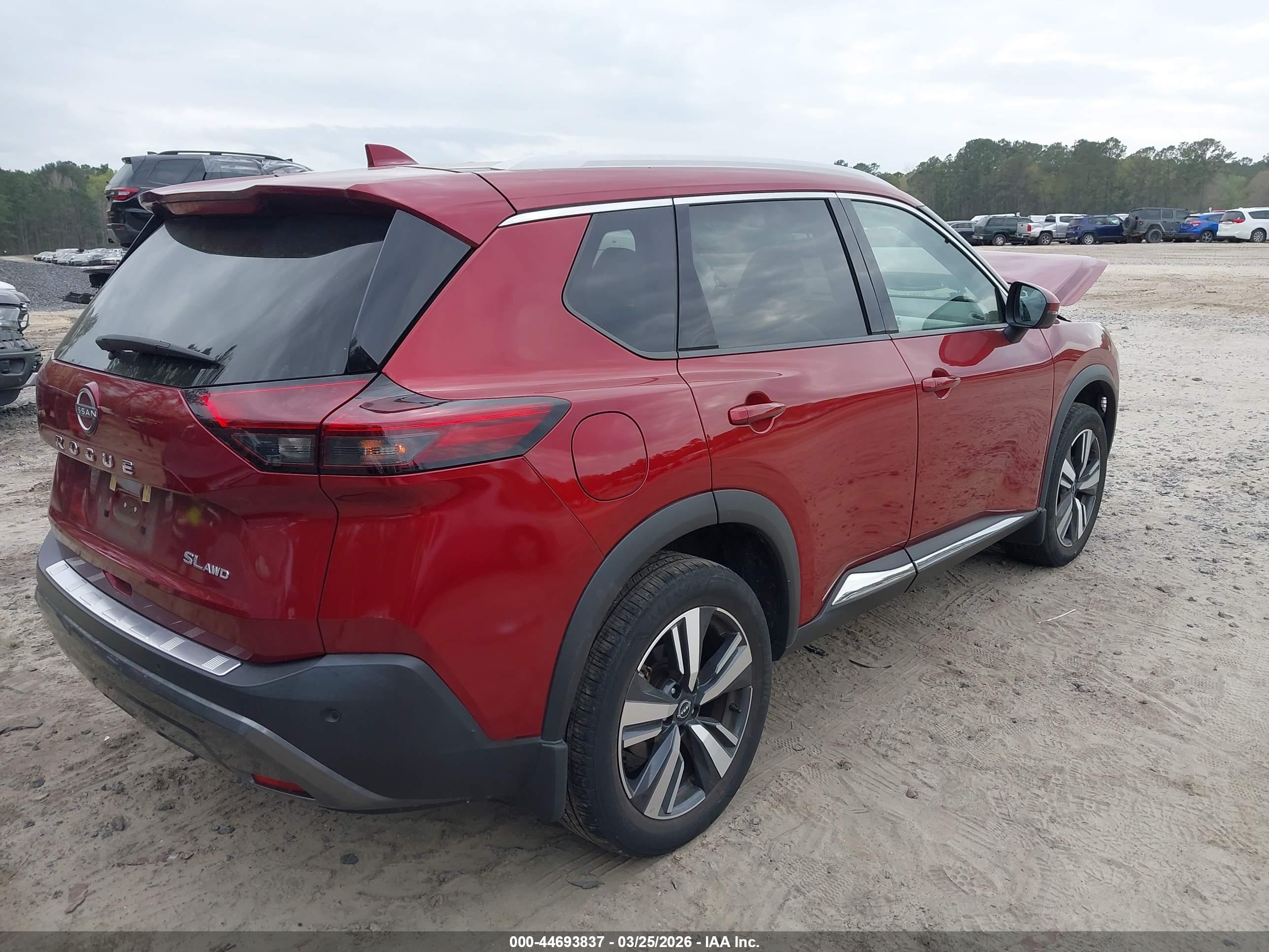 NISSAN ROGUE image 4