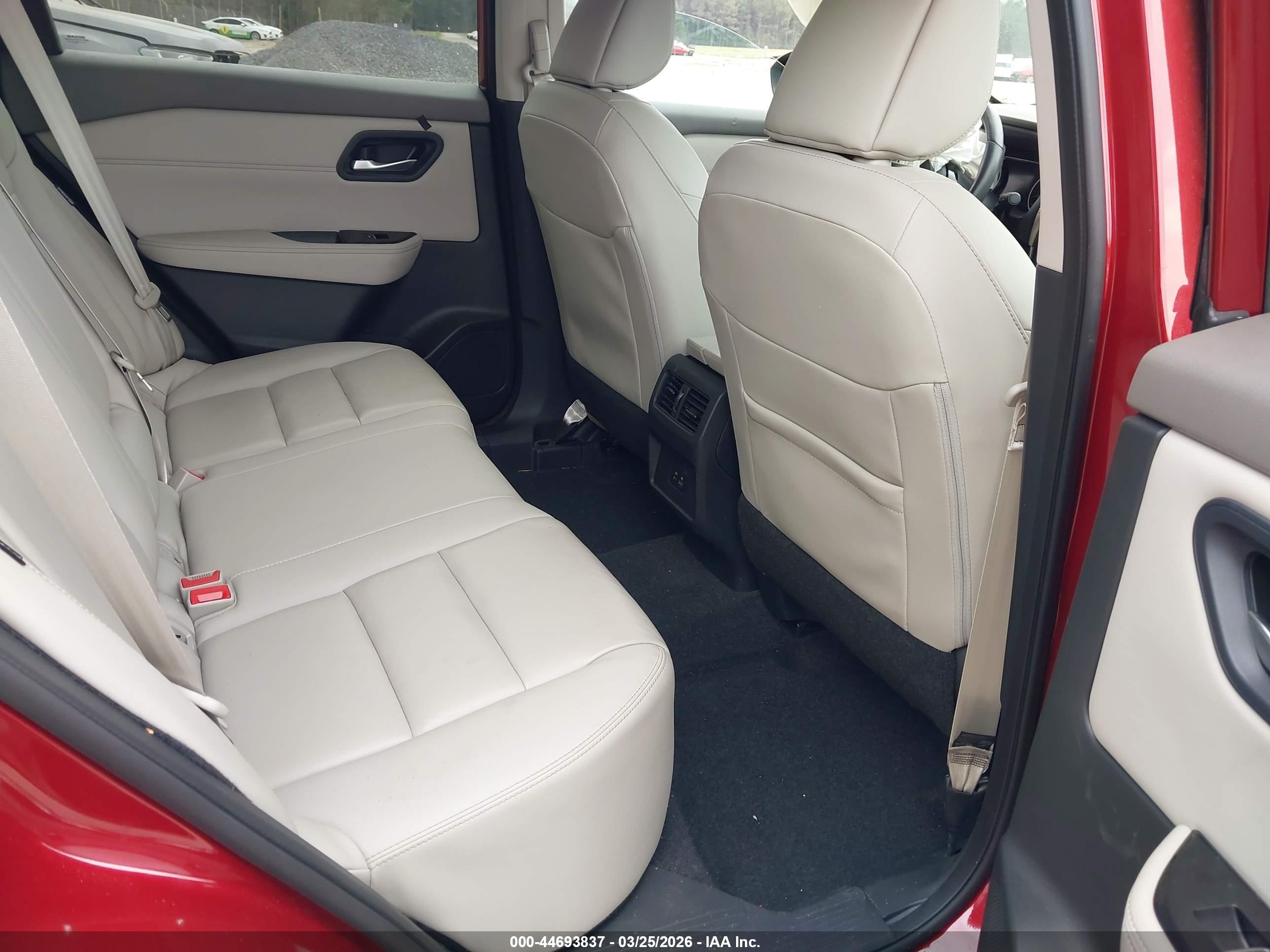 NISSAN ROGUE image 8
