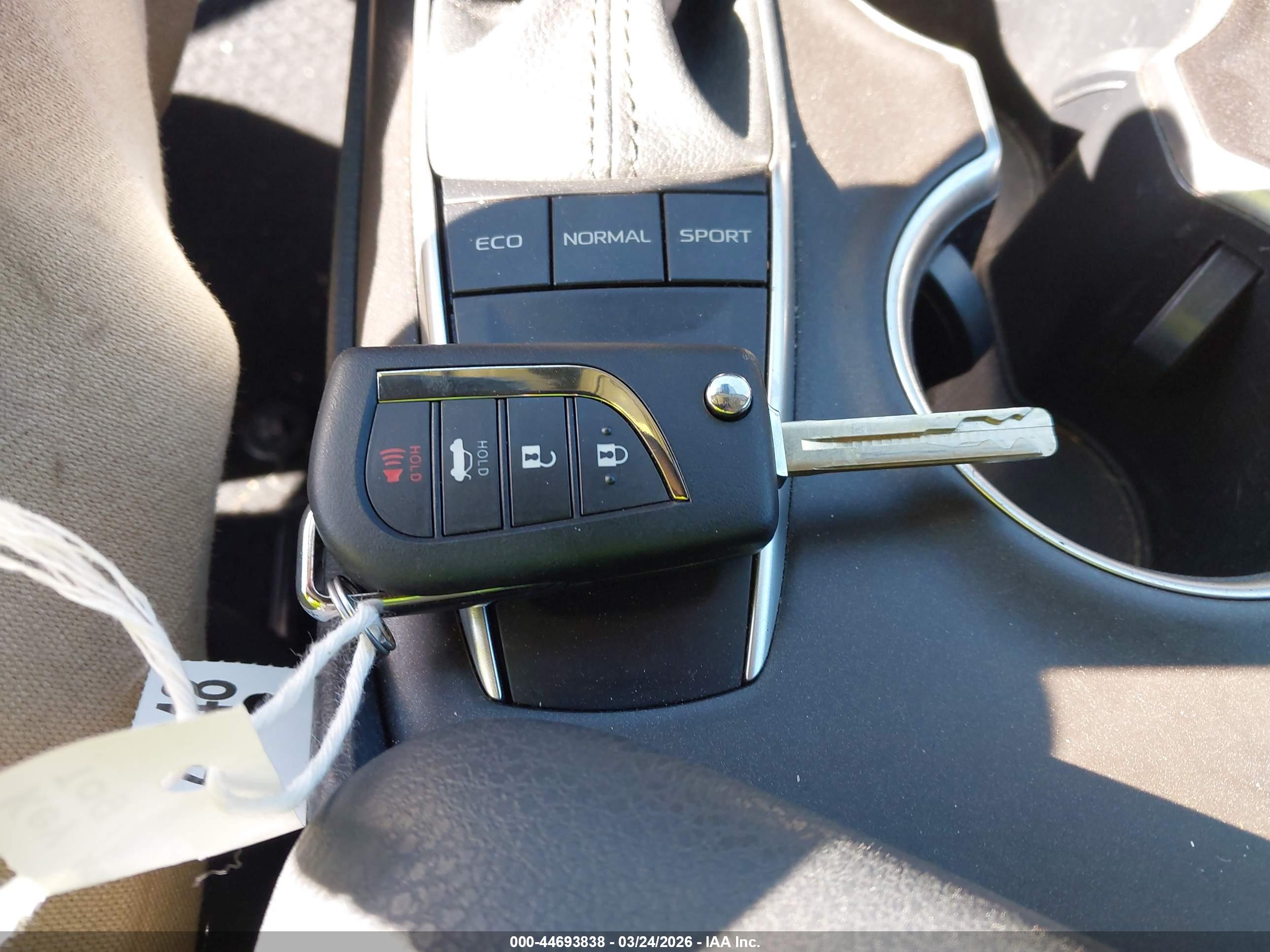 TOYOTA CAMRY image 11