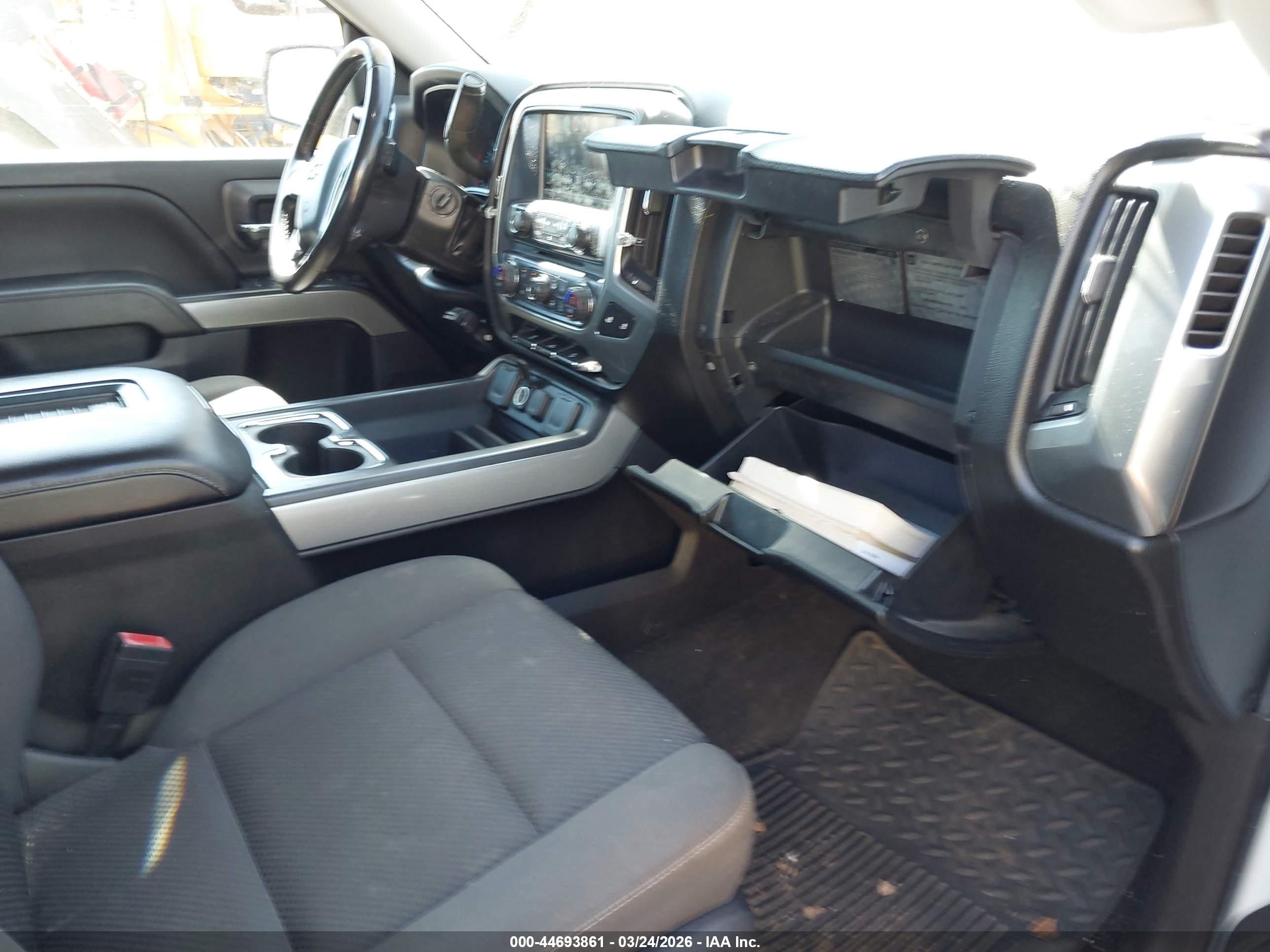 CHEVROLET SILVERADO image 5