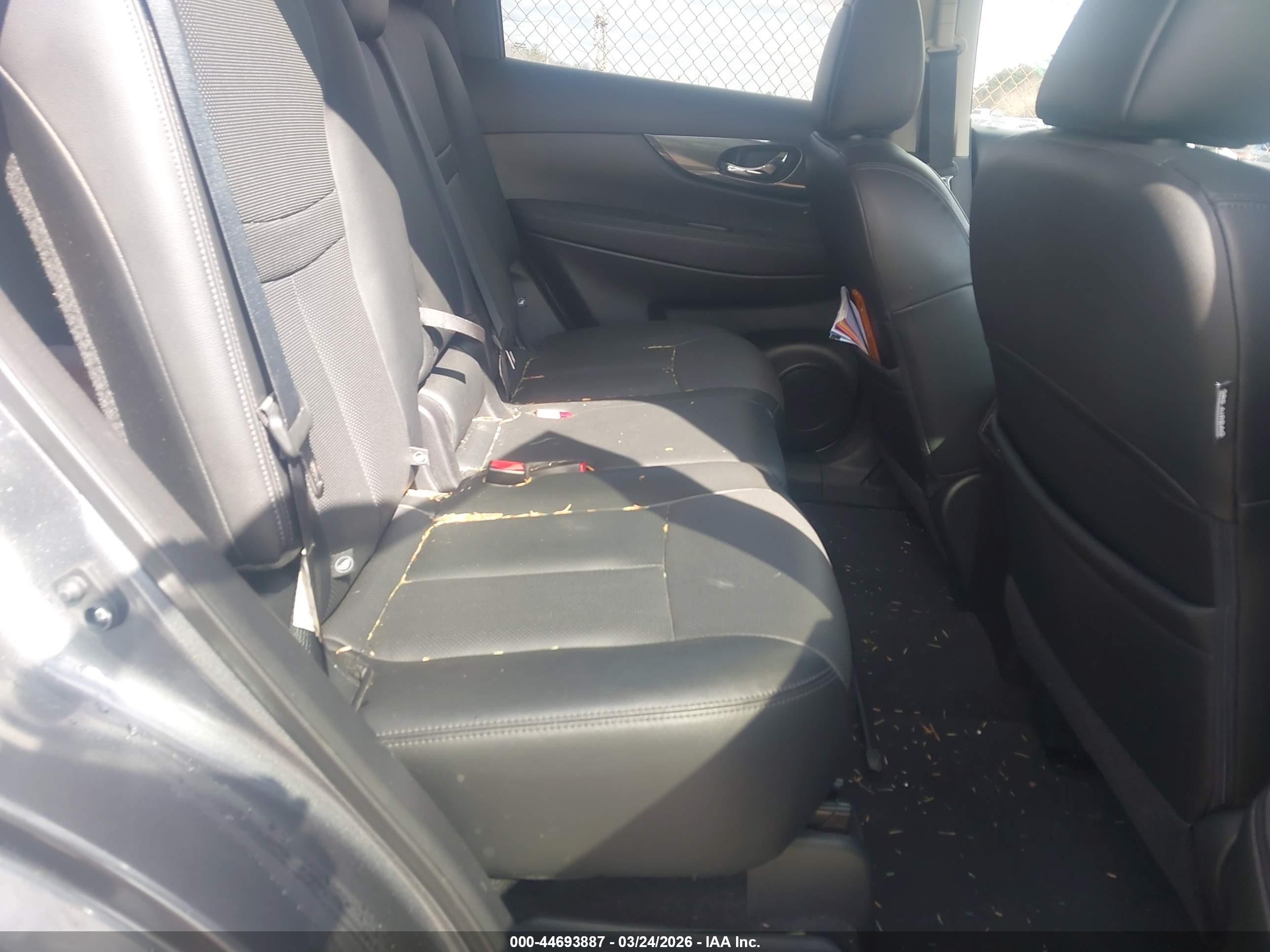 NISSAN ROGUE image 8