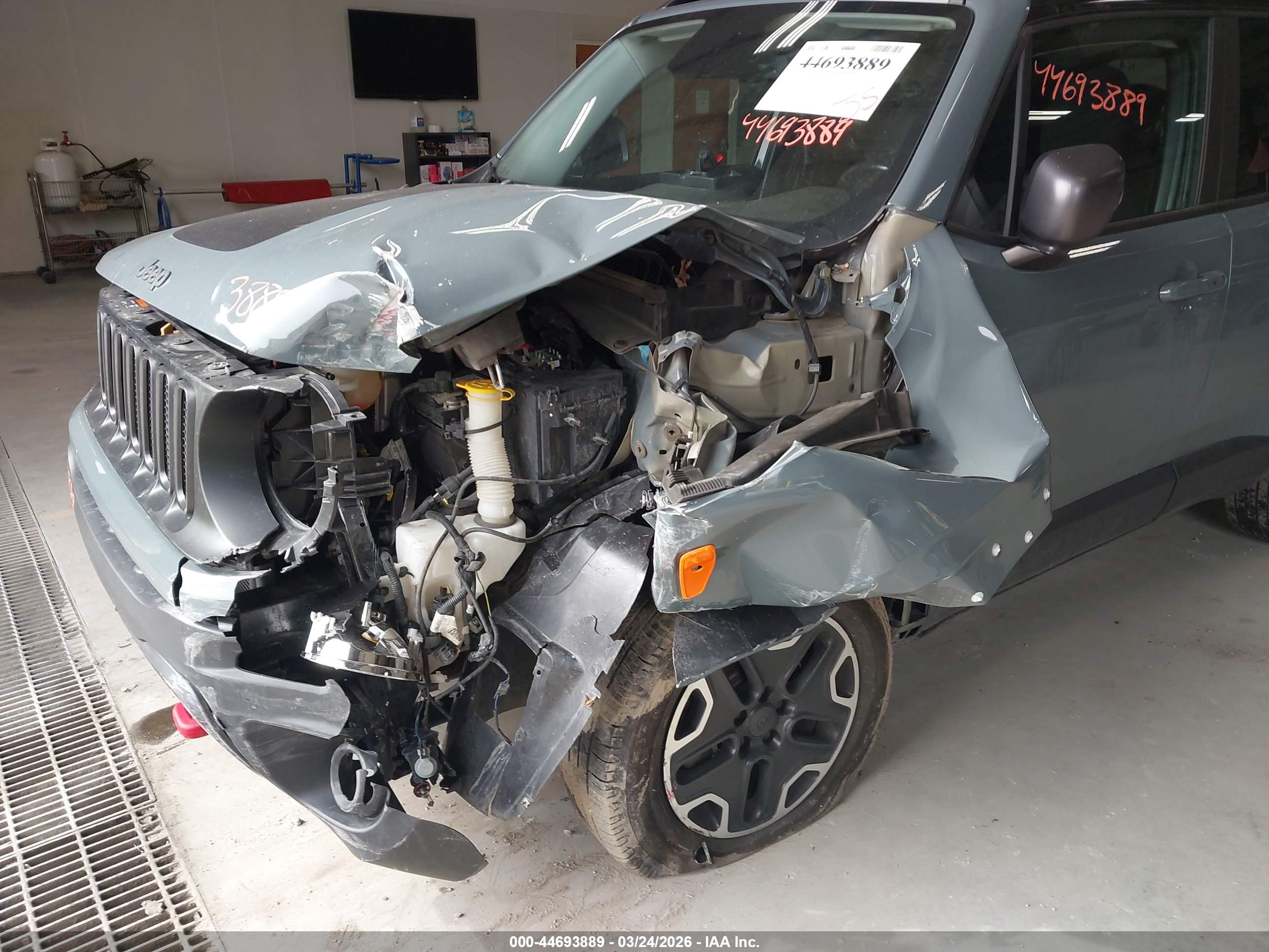 JEEP RENEGADE image 6