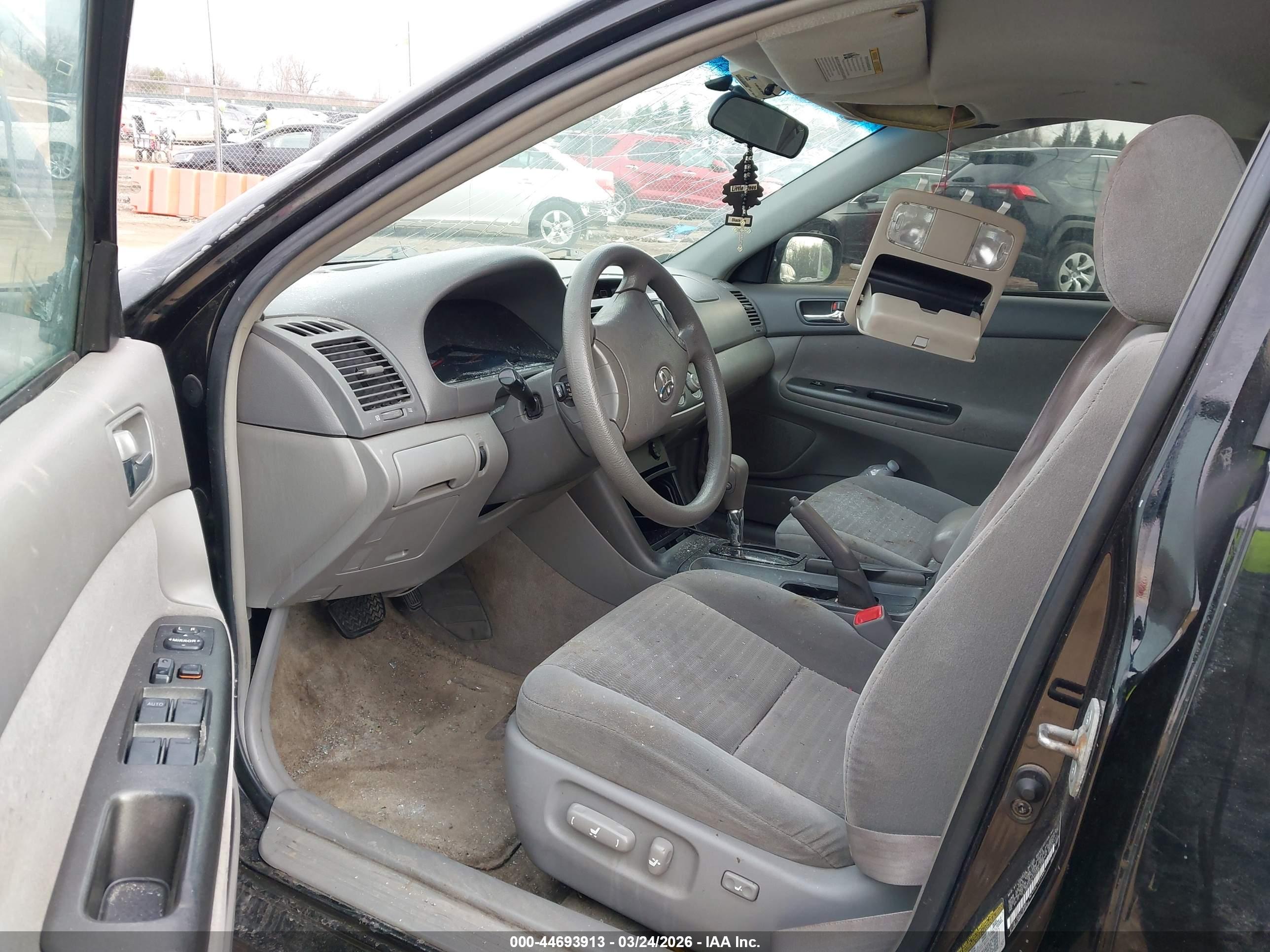 TOYOTA CAMRY image 5