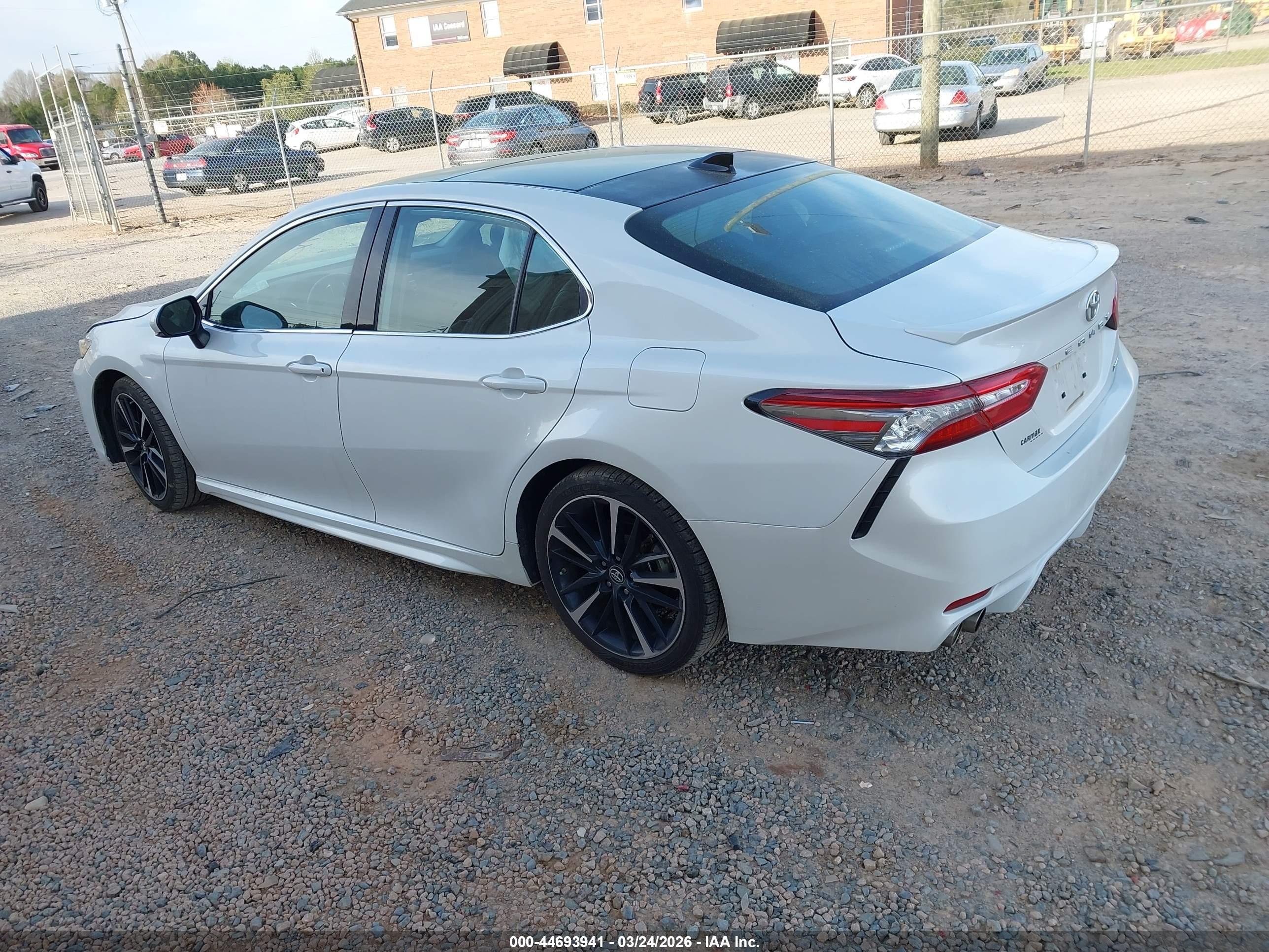 TOYOTA CAMRY image 3