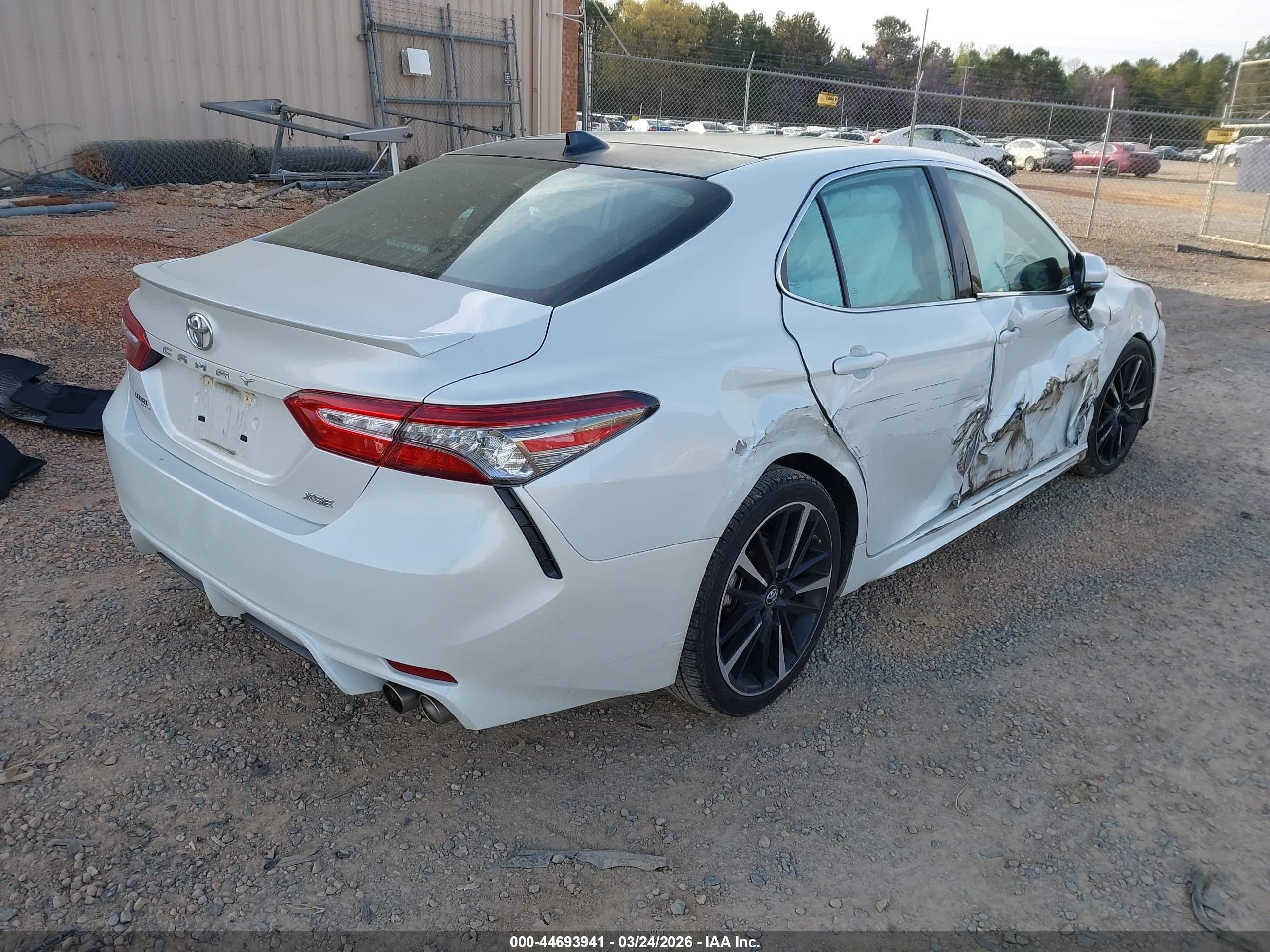 TOYOTA CAMRY image 4