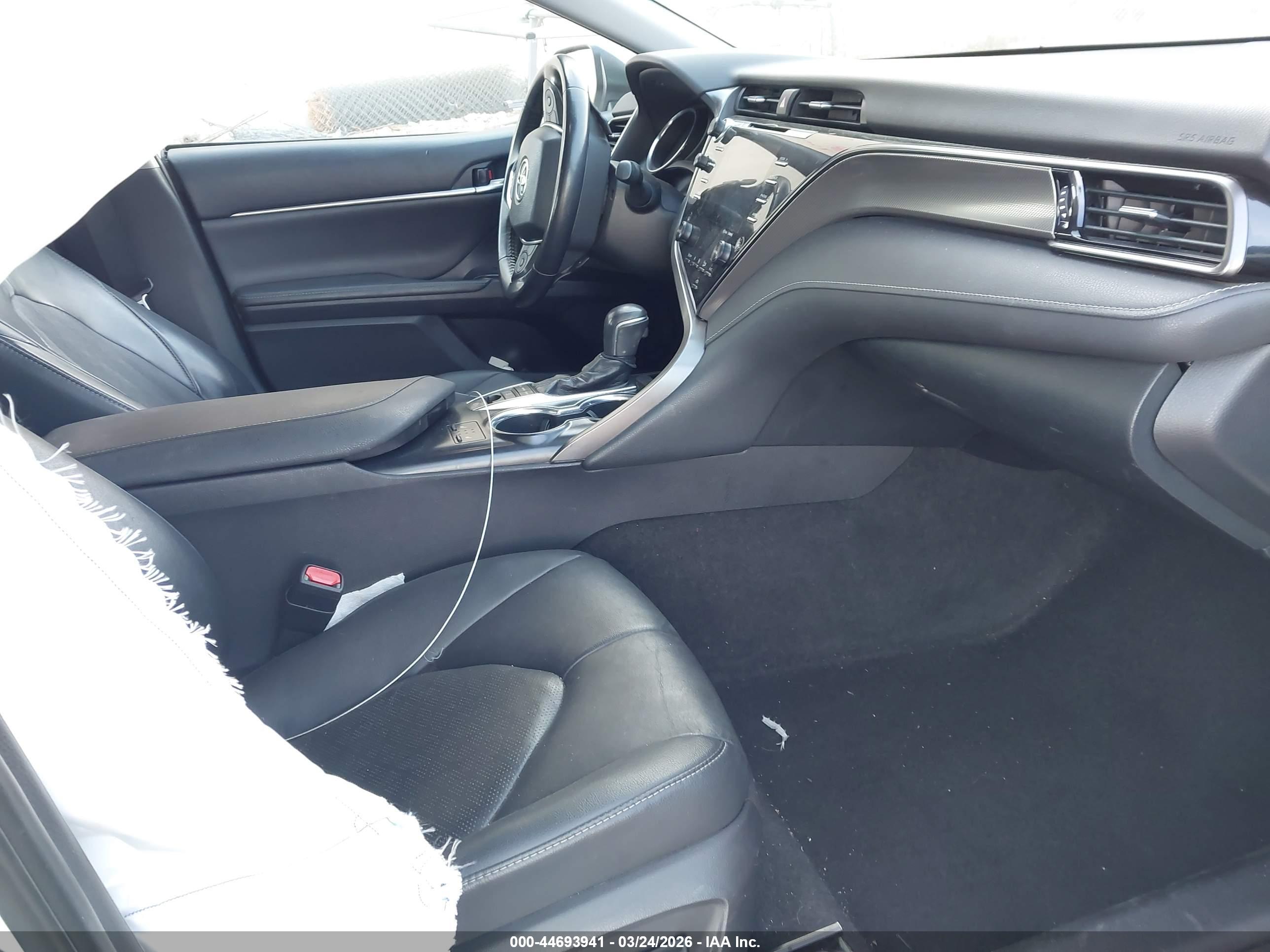 TOYOTA CAMRY image 5