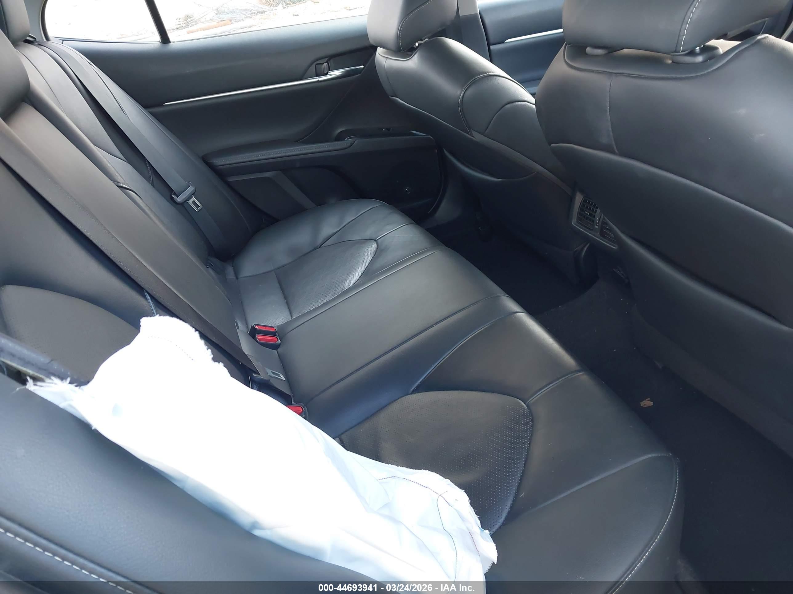 TOYOTA CAMRY image 8