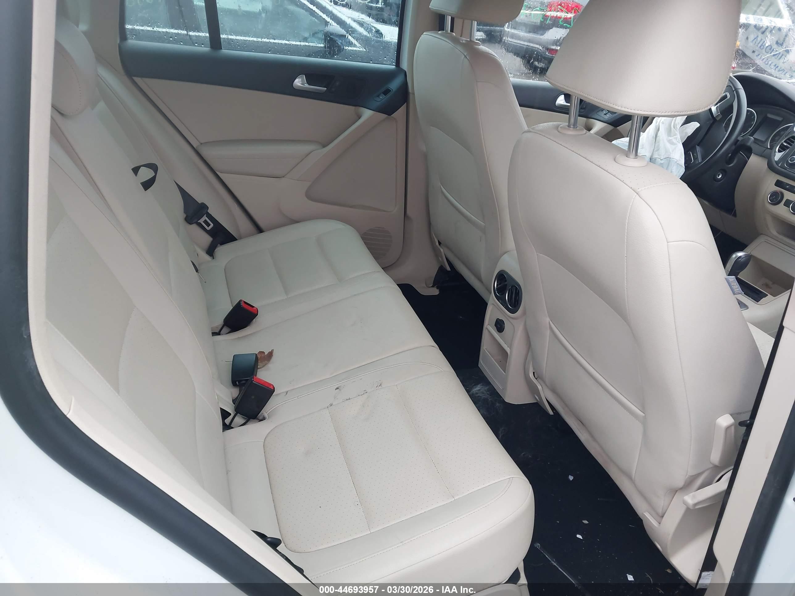 VOLKSWAGEN TIGUAN image 8
