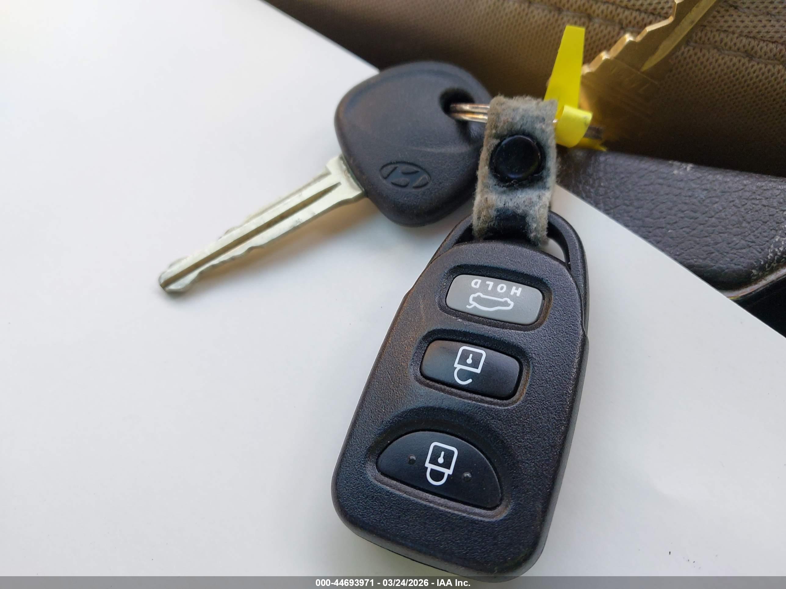 HYUNDAI ELANTRA image 11