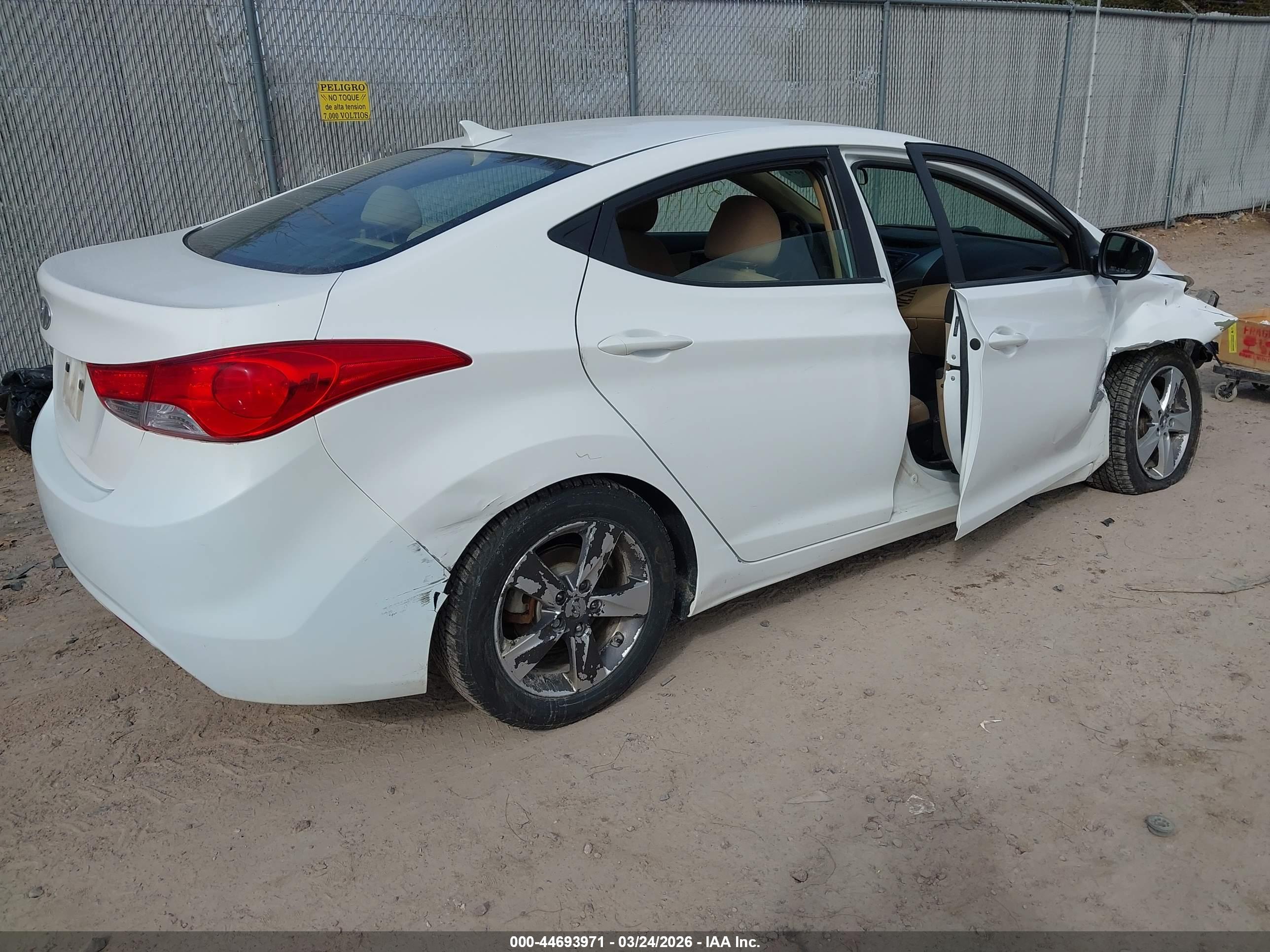 HYUNDAI ELANTRA image 4