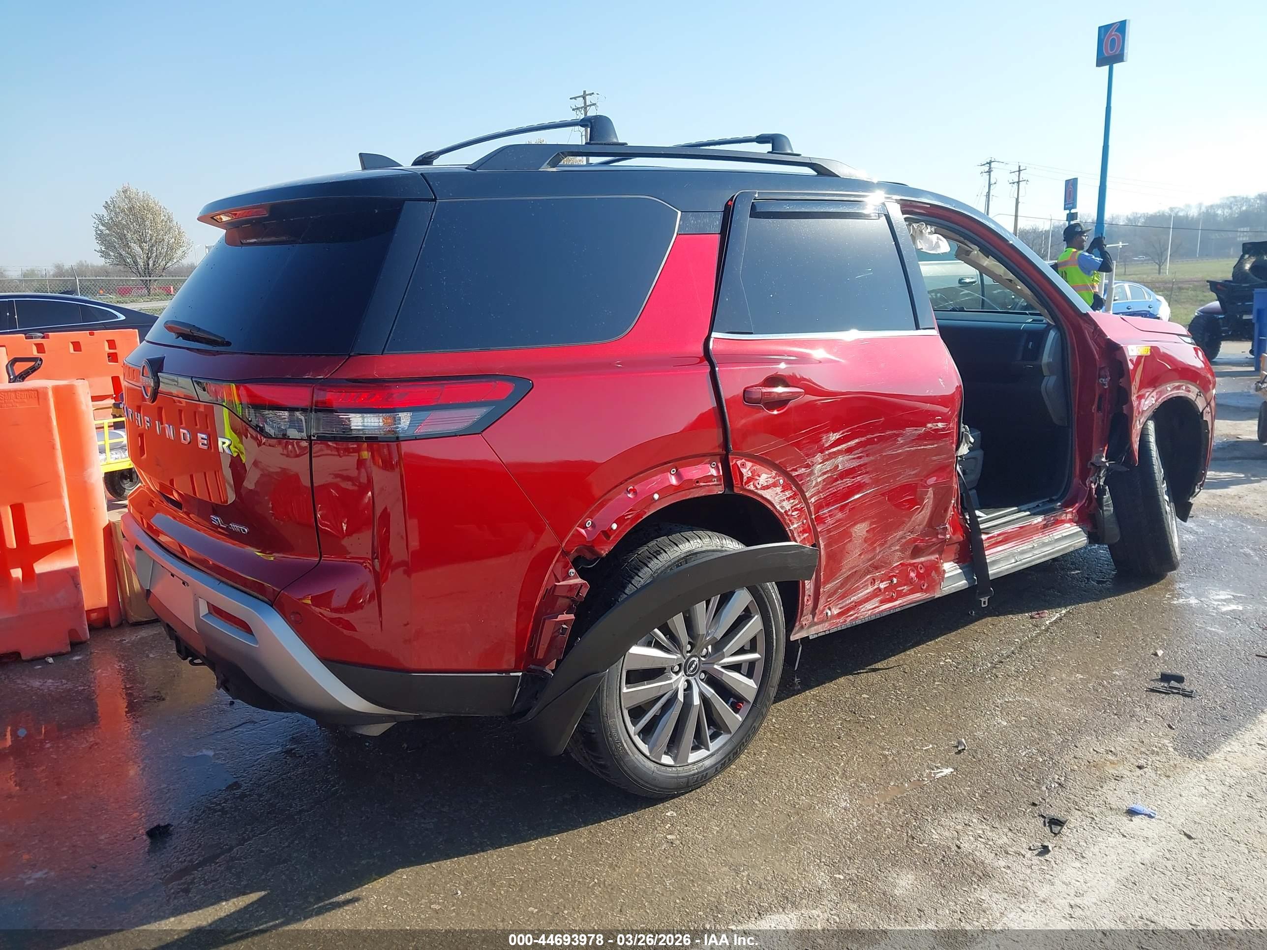 NISSAN PATHFINDER image 4
