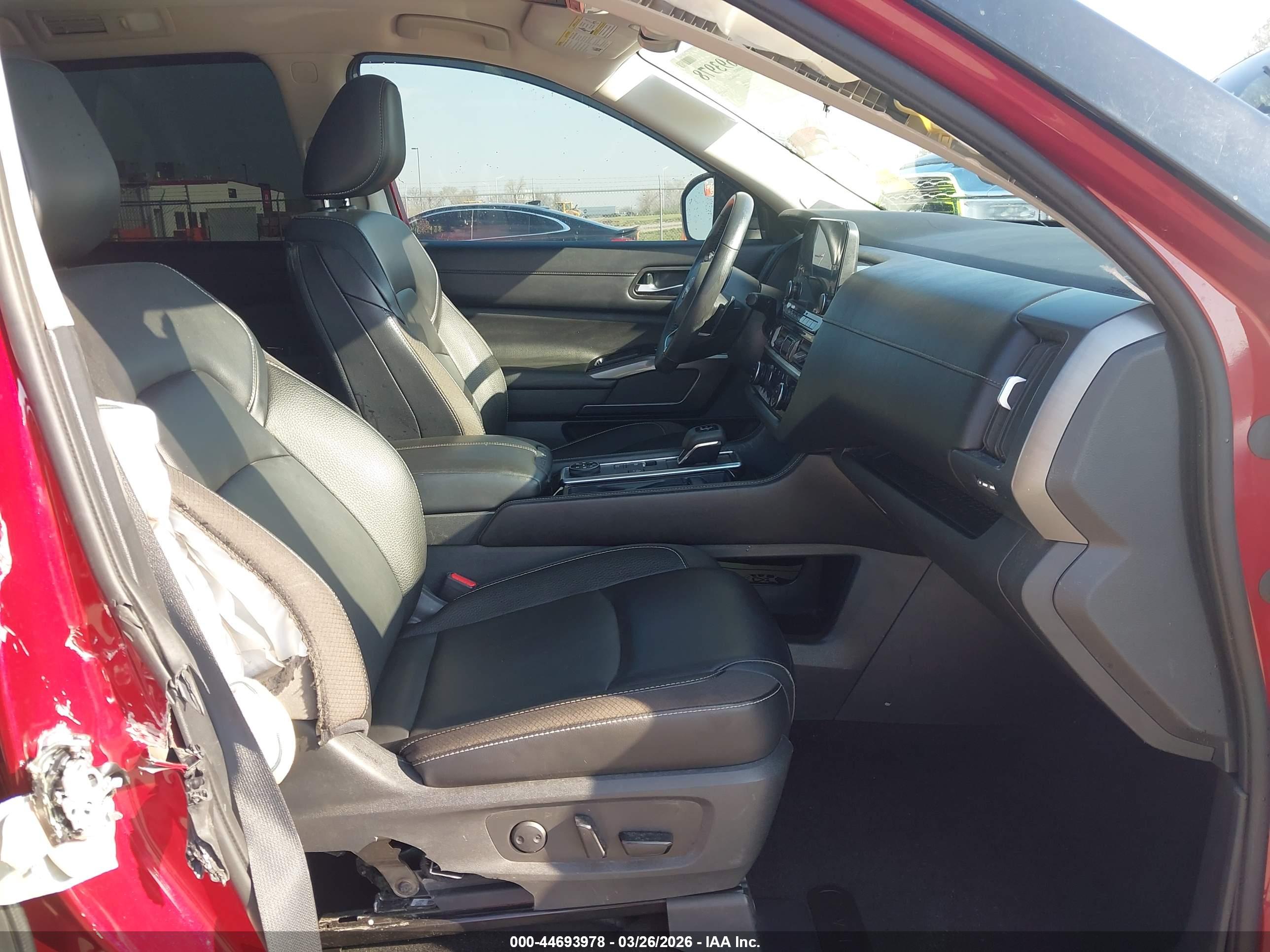 NISSAN PATHFINDER image 5