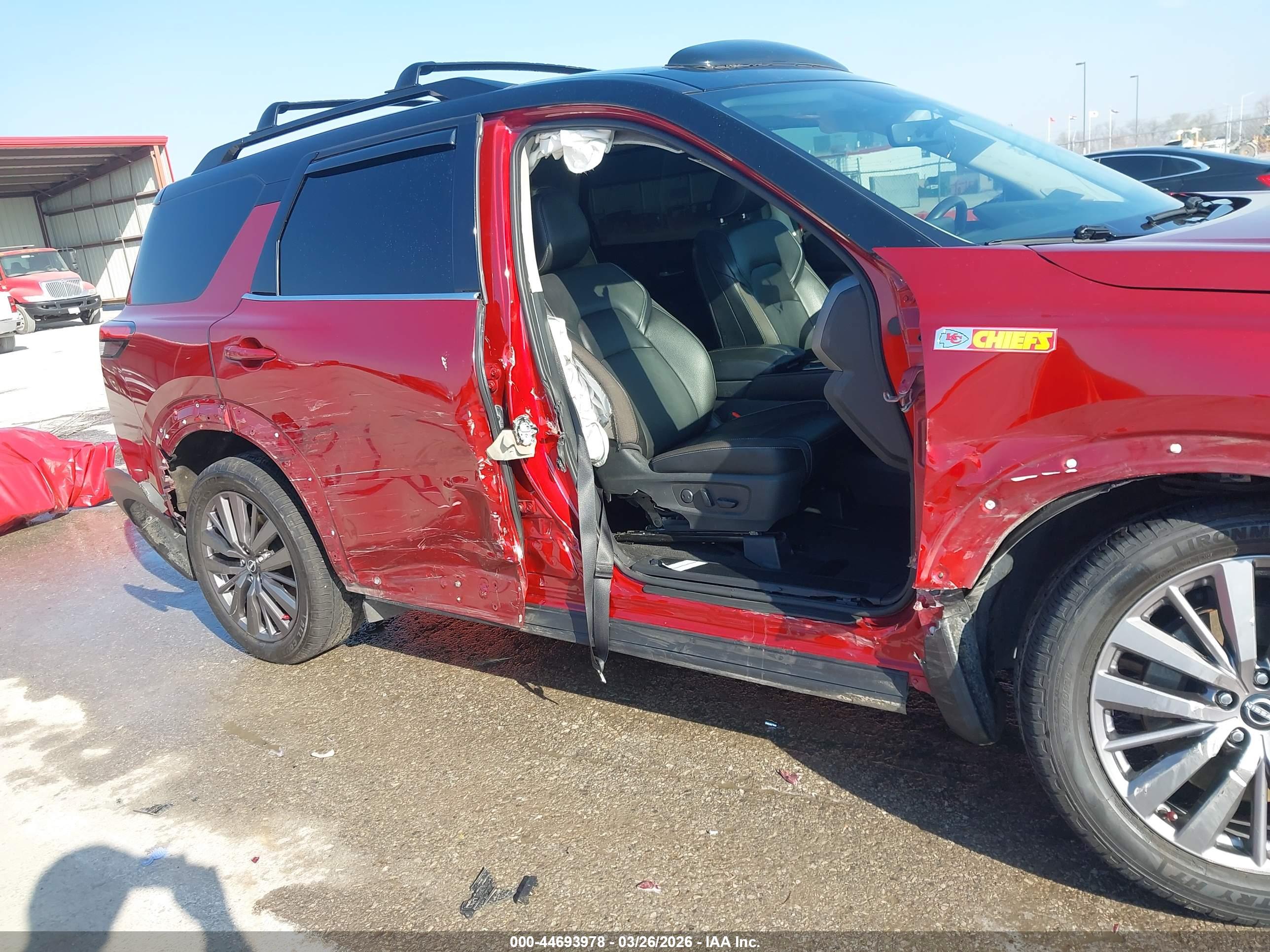 NISSAN PATHFINDER image 6