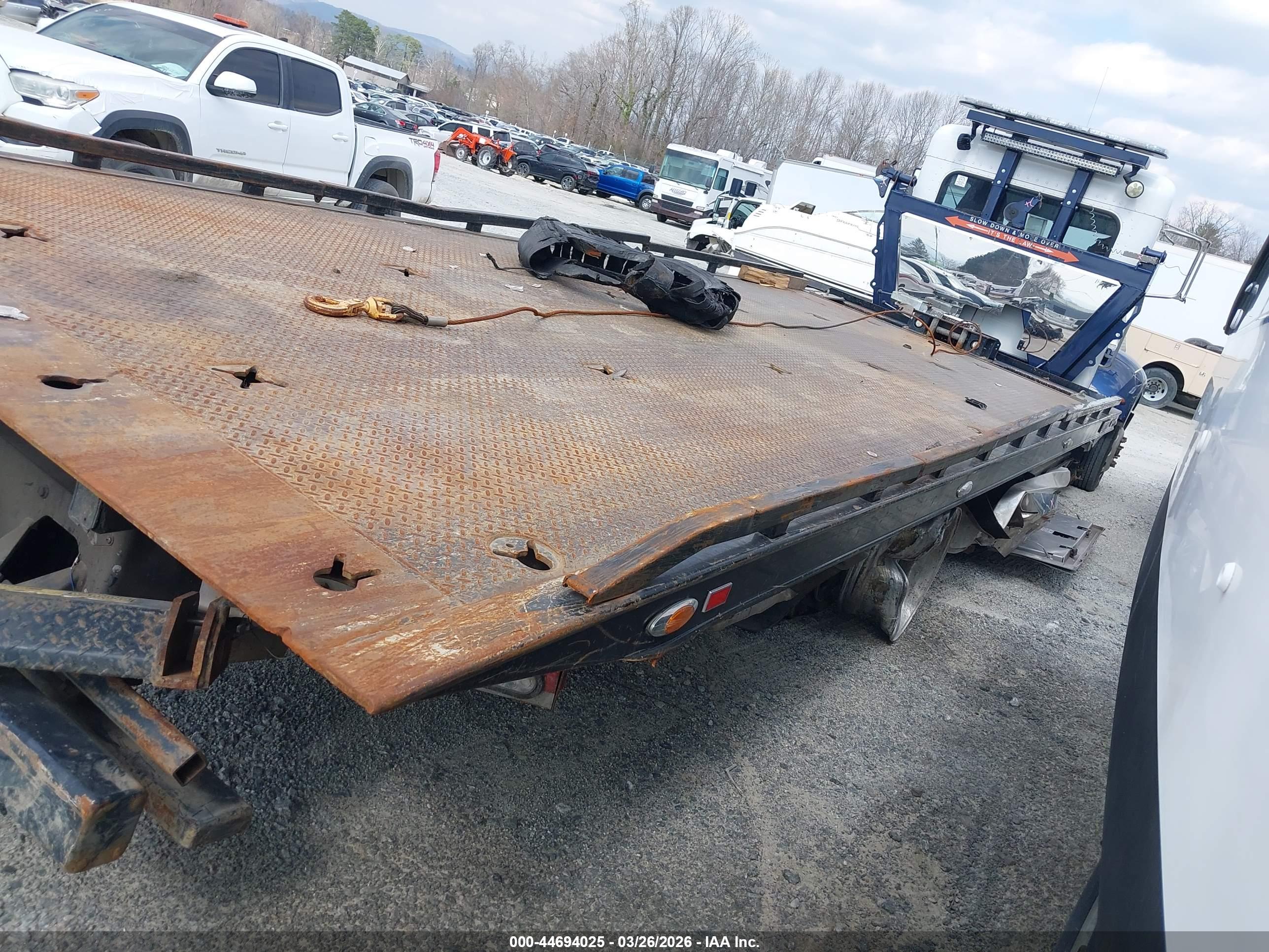 PETERBILT 337 image 4