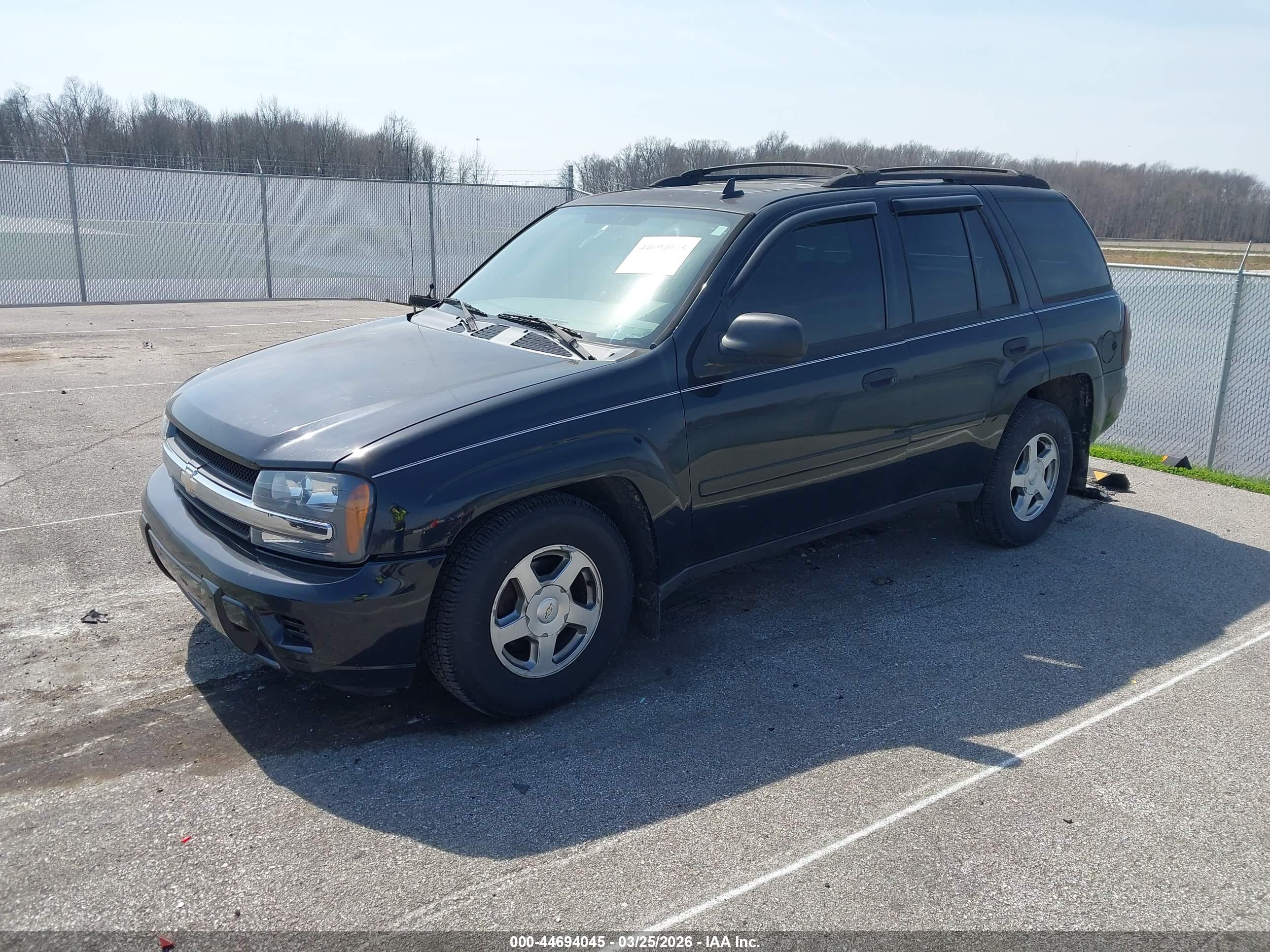 CHEVROLET TRAILBLAZER image 2