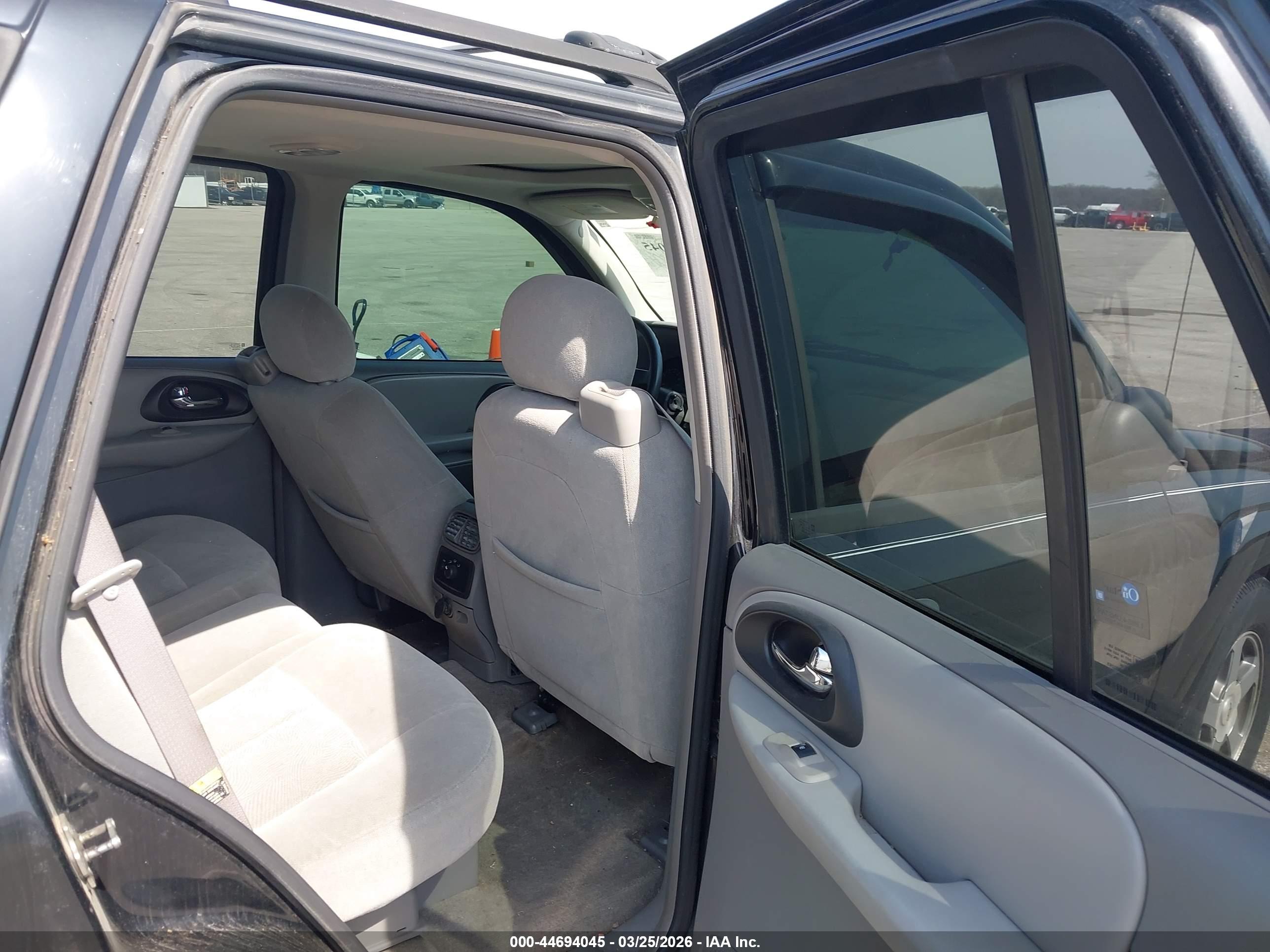 CHEVROLET TRAILBLAZER image 8