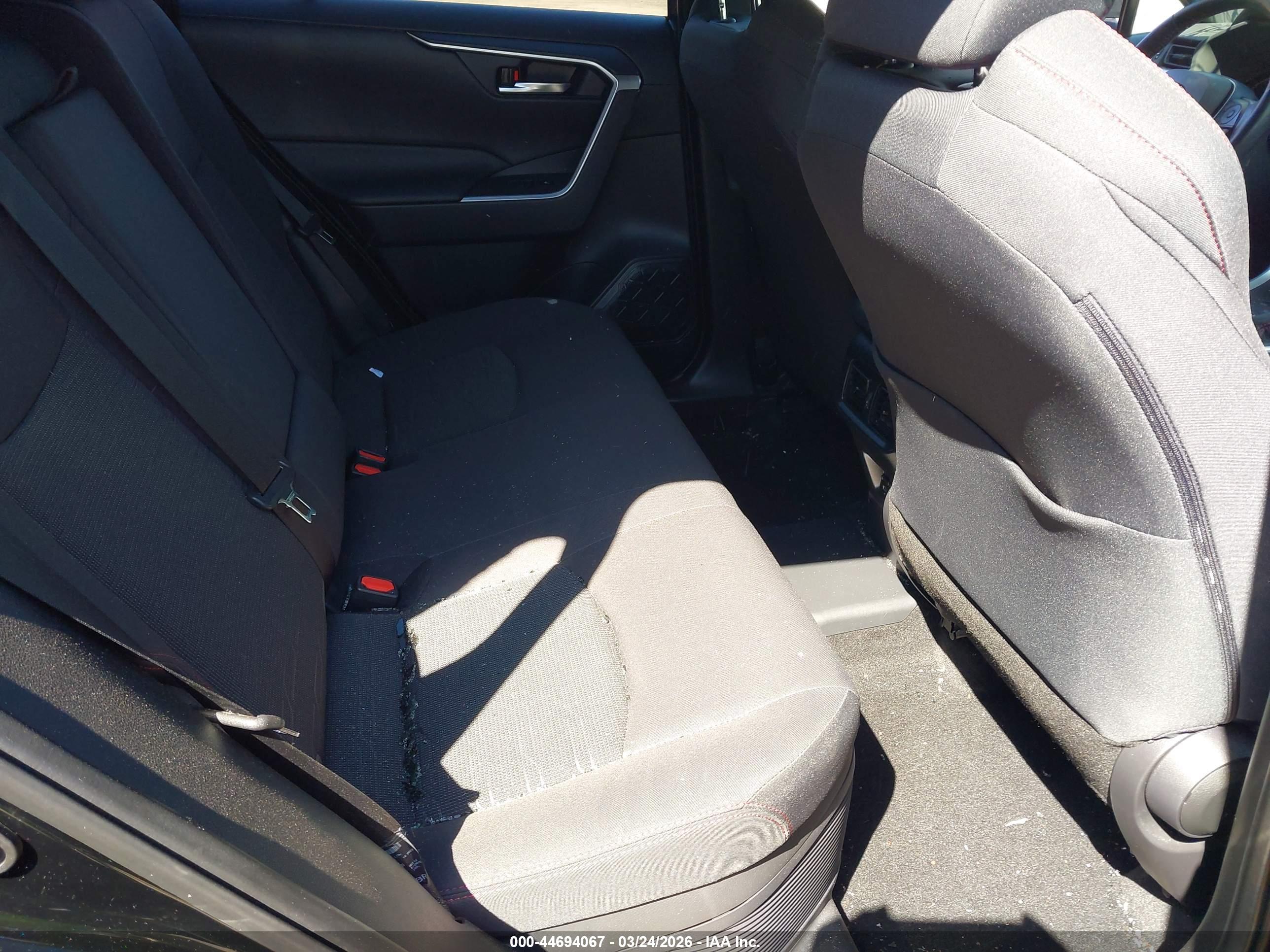 TOYOTA RAV4 image 8