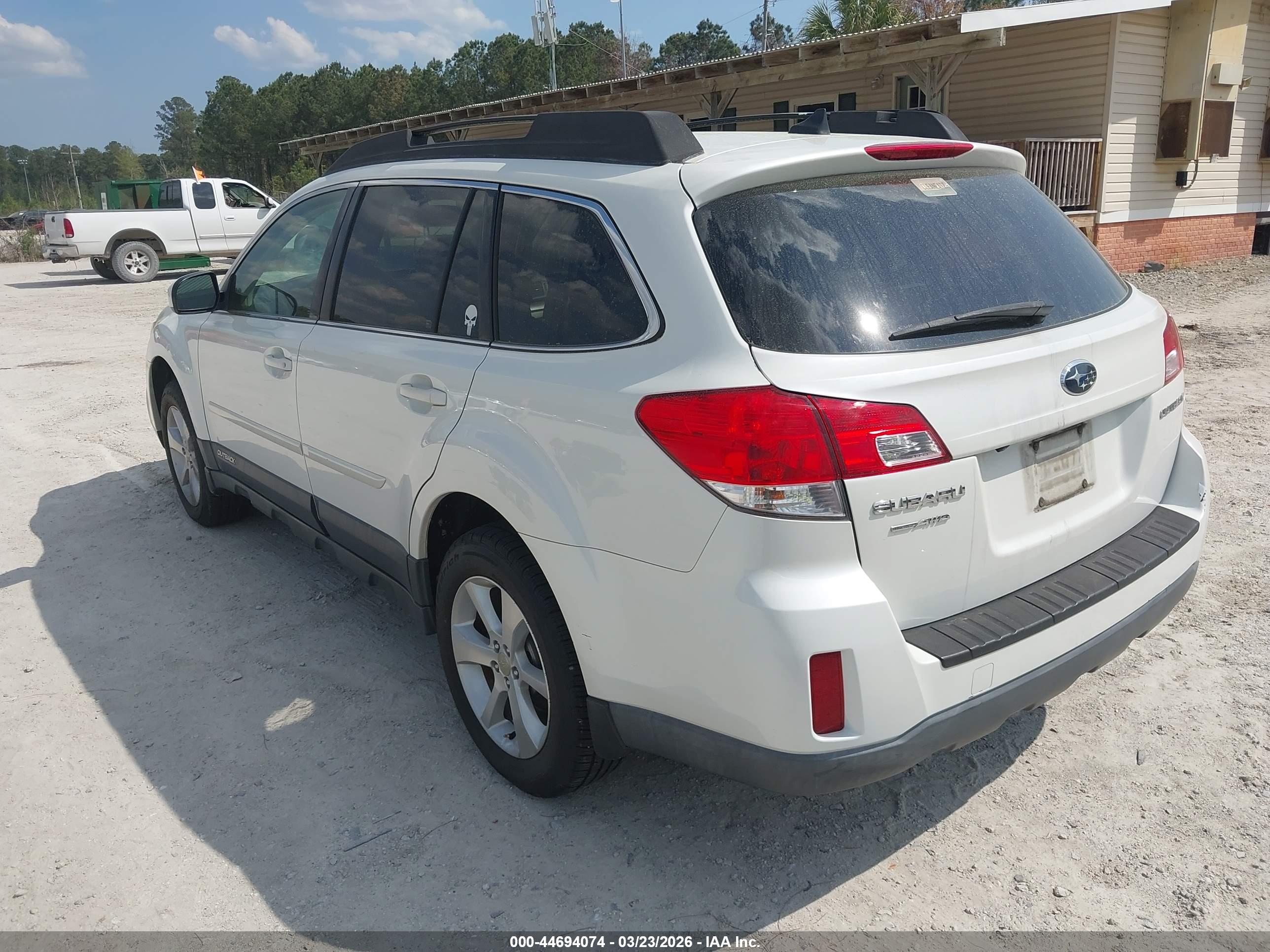 SUBARU OUTBACK image 3