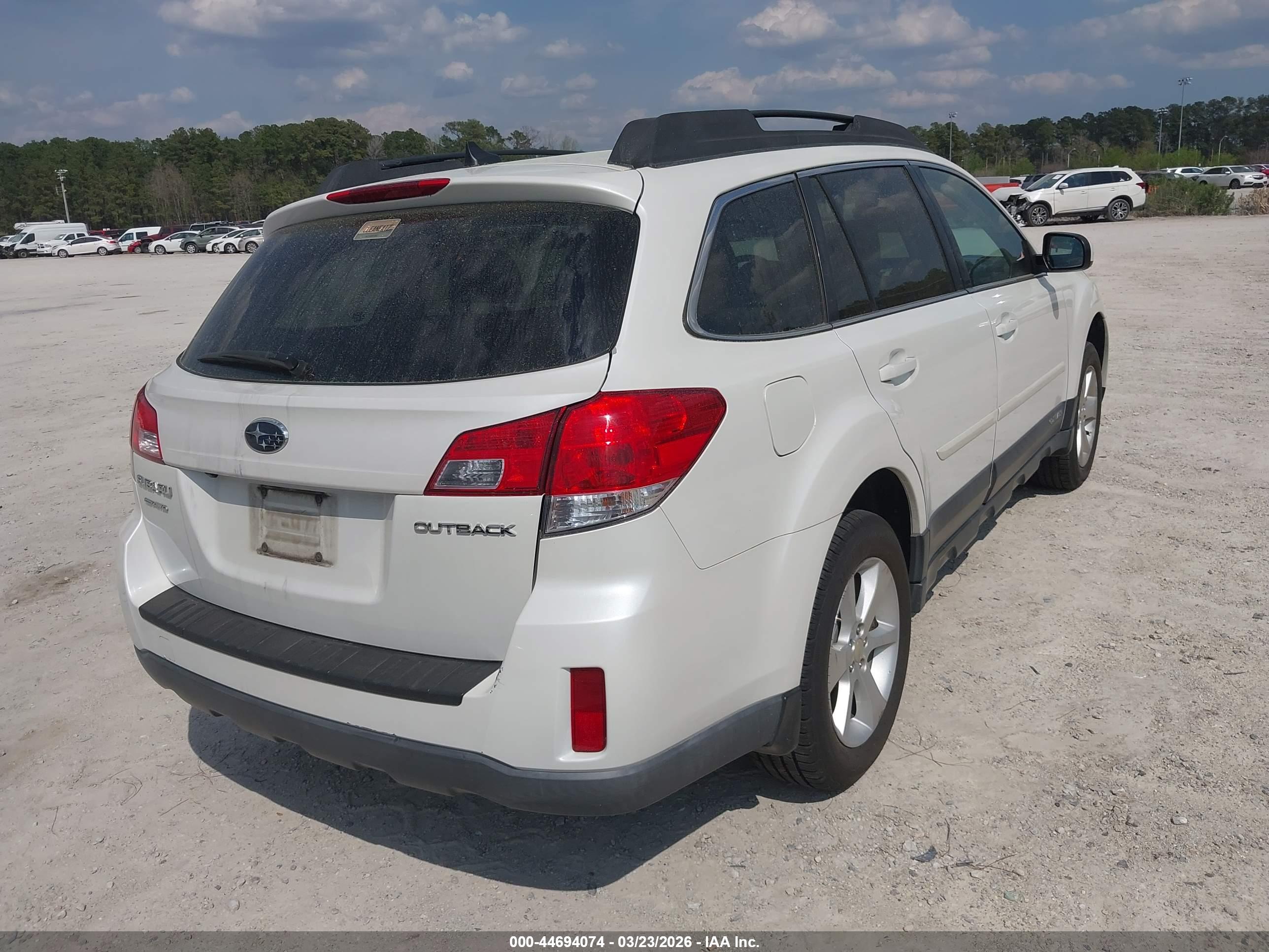 SUBARU OUTBACK image 4