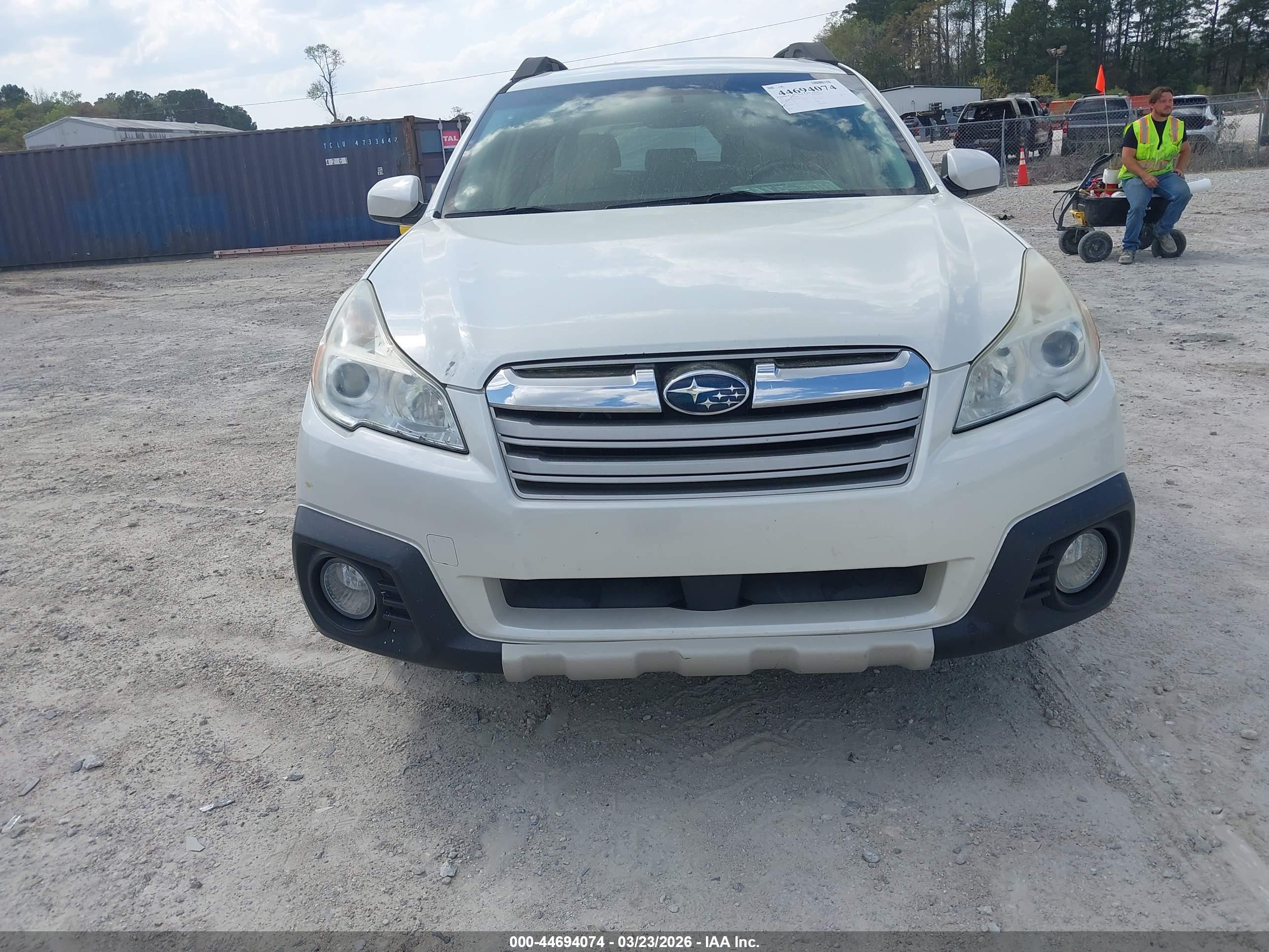 SUBARU OUTBACK image 6