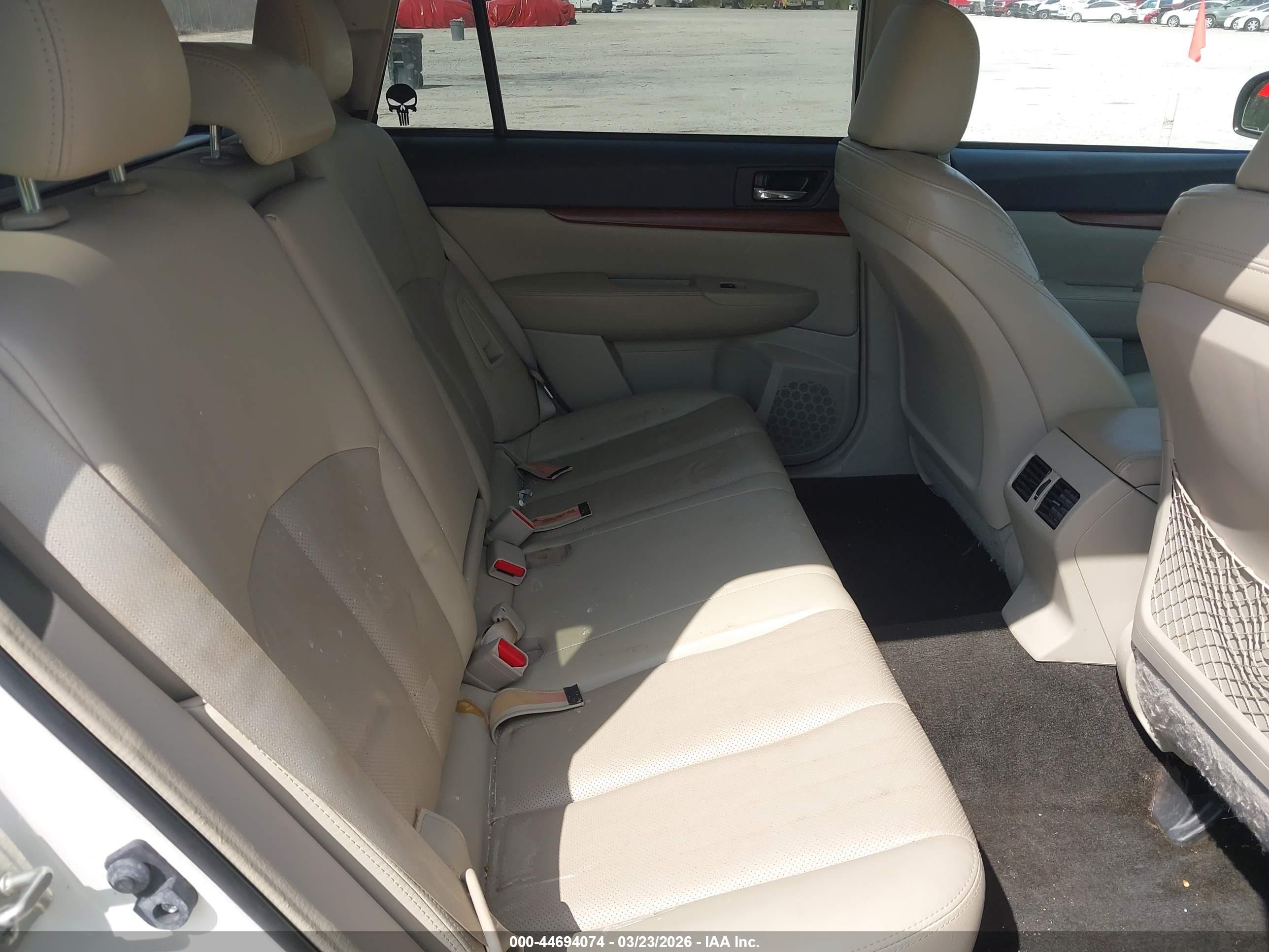SUBARU OUTBACK image 8