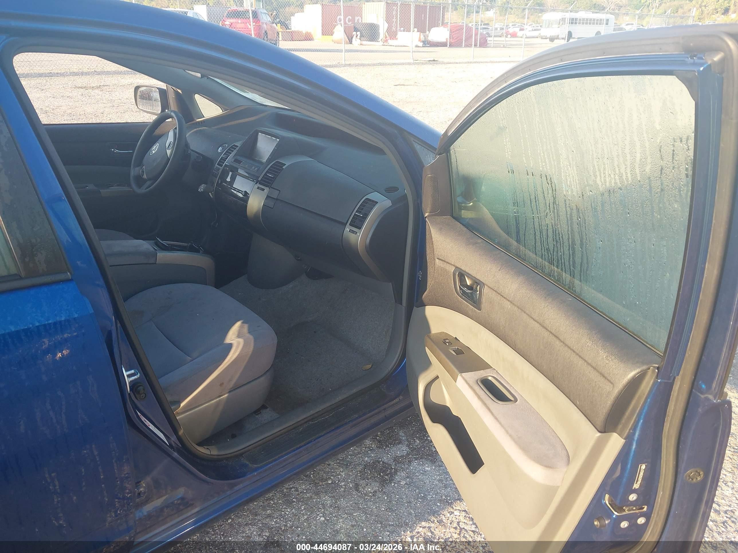TOYOTA PRIUS image 5
